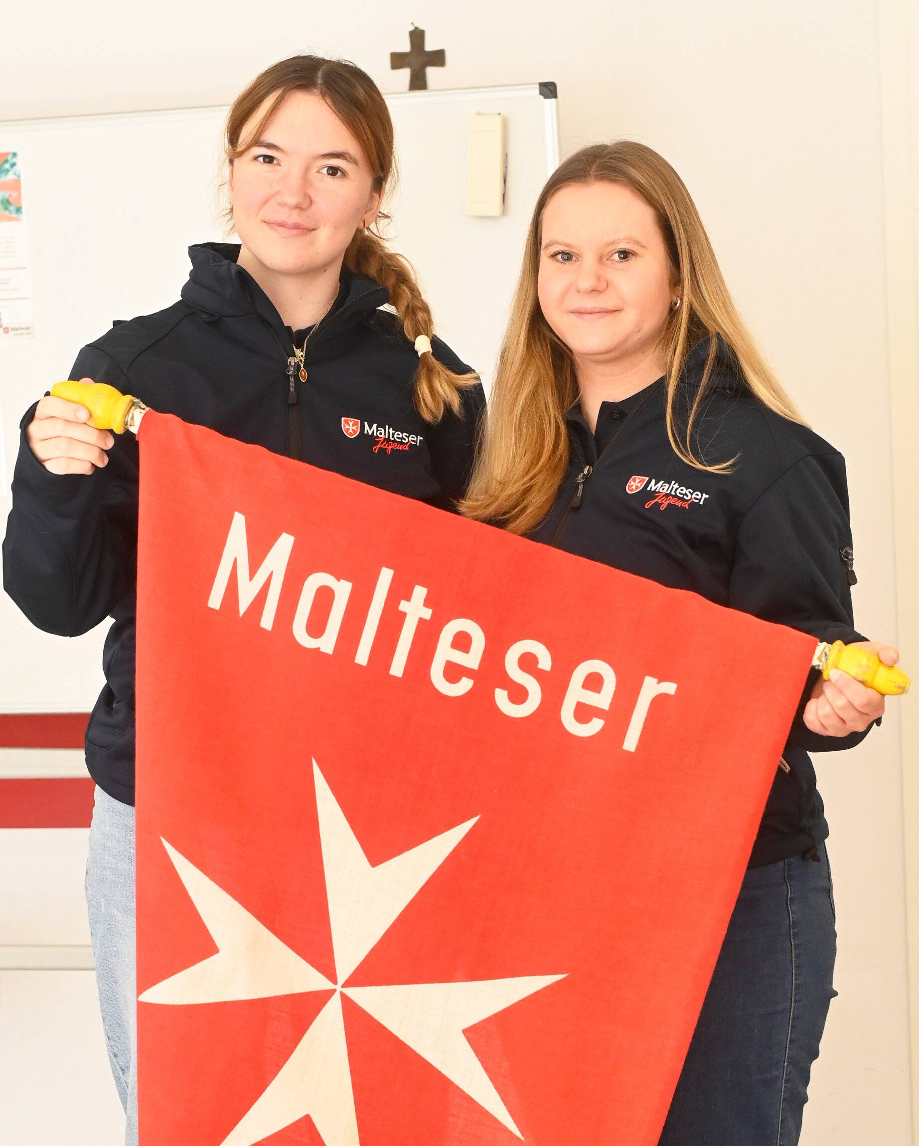 Sarah Bechtold (r.) und Annika Kratz stehen für die Kempener Malteser-Jugend. Ihr Ziel ist es, in Kürze in der Stadt eine Jugendgruppe zu etablieren.