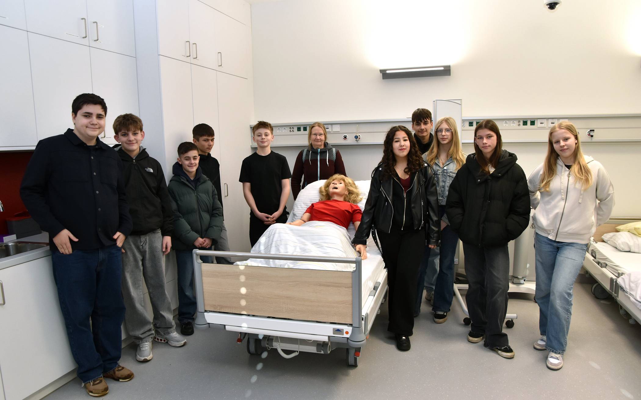 Die Achtklässler mit Klassenlehrerin Heike Lehmkuhl