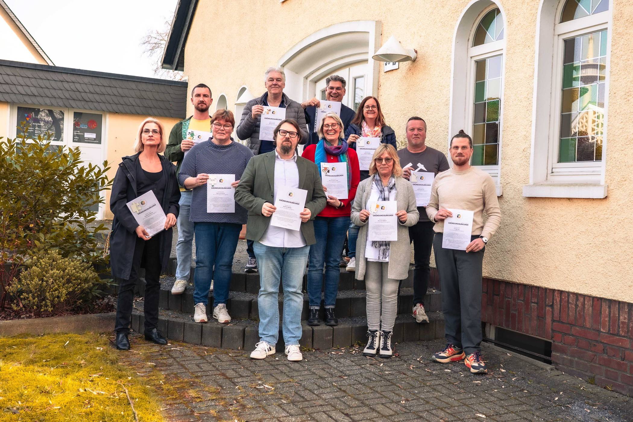  Das ist der Vorstand von BENI: (Obere Reihe v.l.) Leonard Konopatzki, Michael Horn, Marcus Guttmacher-Jendges, Andrea Wagner, (mittlere Reihe v.l.) Dorothea Mathies, Manuela Tabbert, Petra Rasche-Lucke, Ralf Angenend, (Vordere Reihe v.l.) Matthias Mahlke, Dagmar Bröcking, Philipp Karl. 