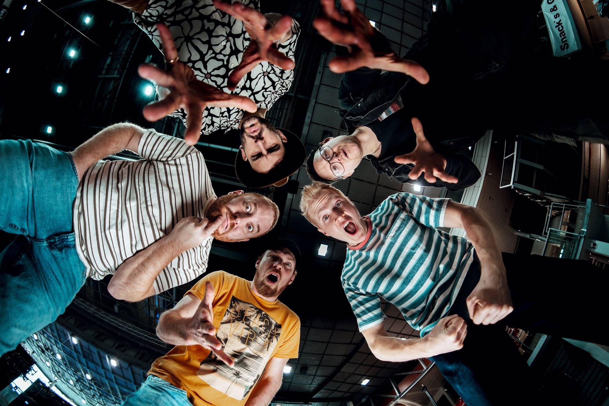  Die Fäaschtbänkler rocken am 8. Mai die NEW Box mit ihrer genialen Mischung aus Volksmusik, Pop, Rock und House.  