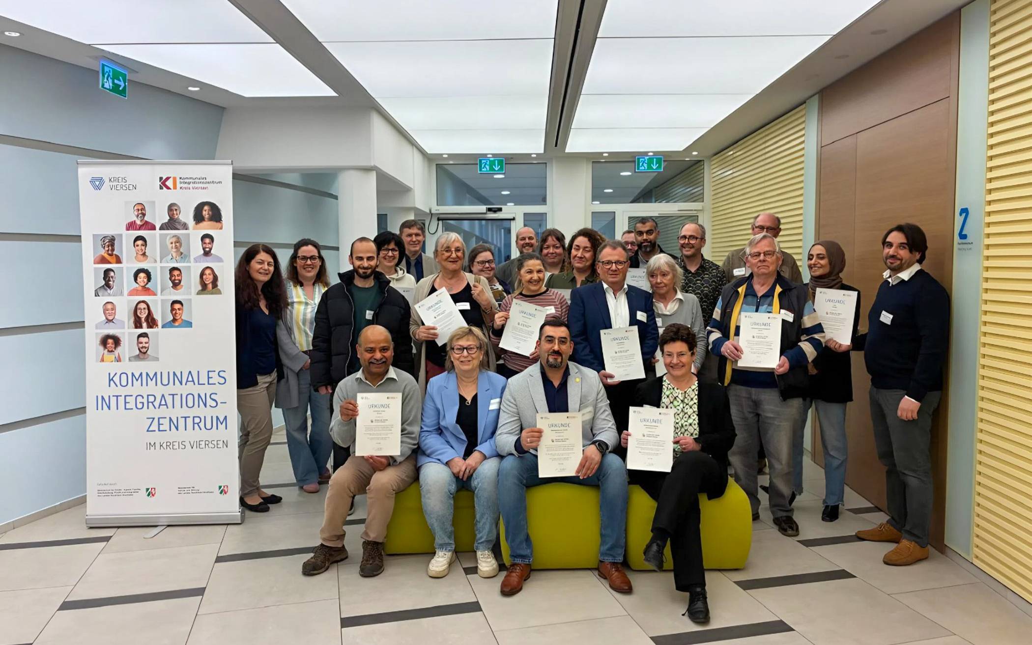 Vertreter der Vereine und Initiativen erhalten