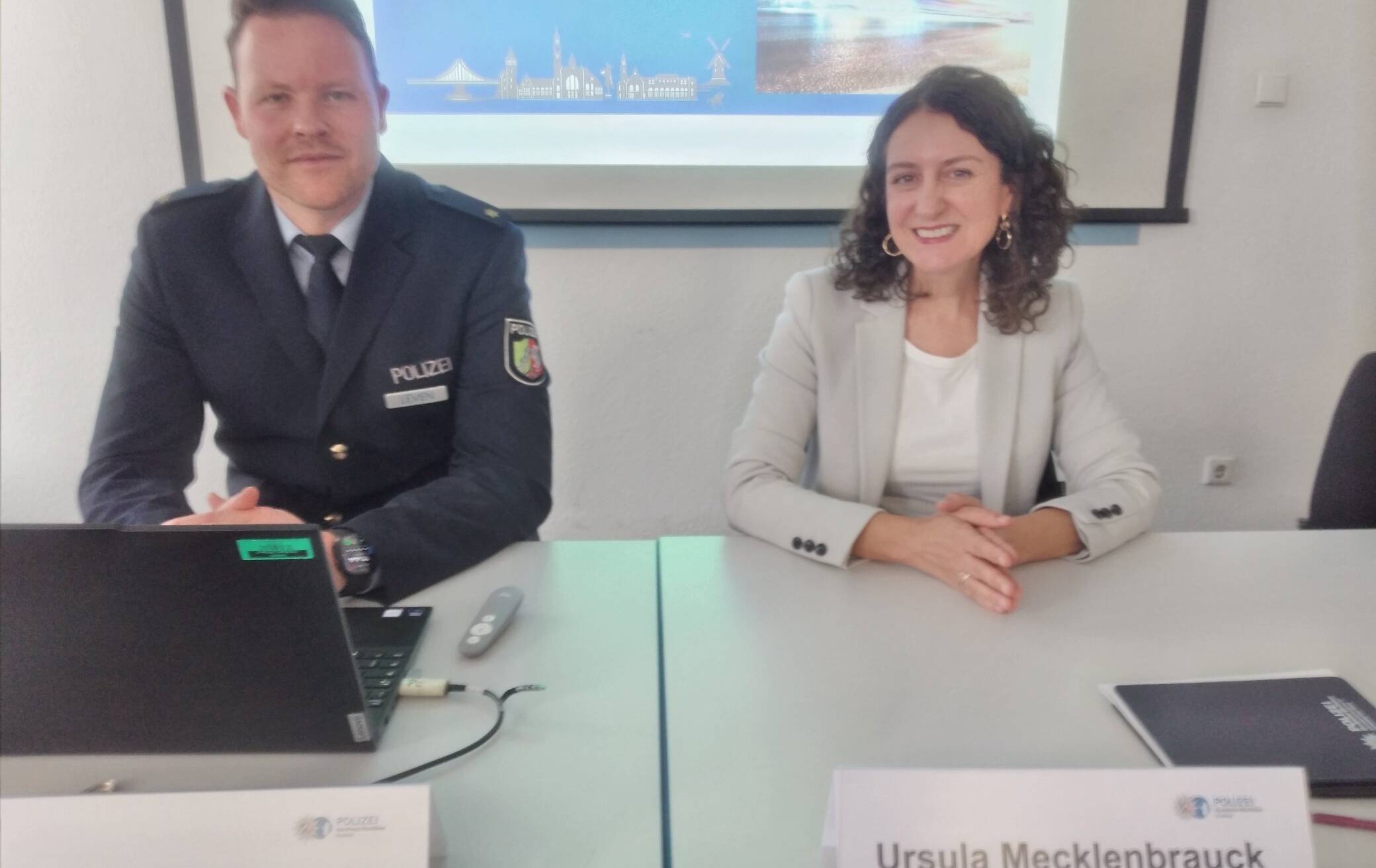 Stellen im Krefelder Polizeipräsidium die Unfallbilanz