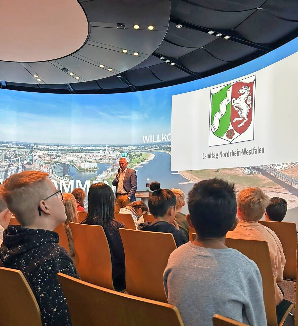 Der Landatagsabgeordnete Guiodo Görtz wirbt für den  Girls &amp; Boys Day im Landtag NRW. Foto: CDU Kreisverband