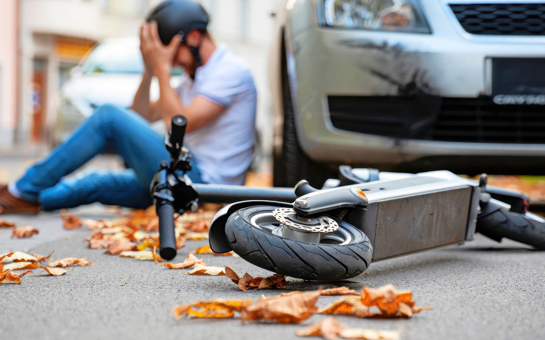   E-Scooter-Unfälle haben zugenommen. Noch häufiger als bei den Rad- und Pedelec-Unfällen tragen die Zweiradfahrer hier selbst die Hauptverantwortung. Das und mehr zeigt die Verkehrsunfallbilanz 2025 für Mönchengladbach, die Polizeihauptkommissarin Melanie Brandtner, stellvertretende Leiterin der Direktion Verkehr, und Kriminaldirektor Guido Henn, stellvertretender Behördenleiter vorgestellt haben. Foto: Adobe Stock  
