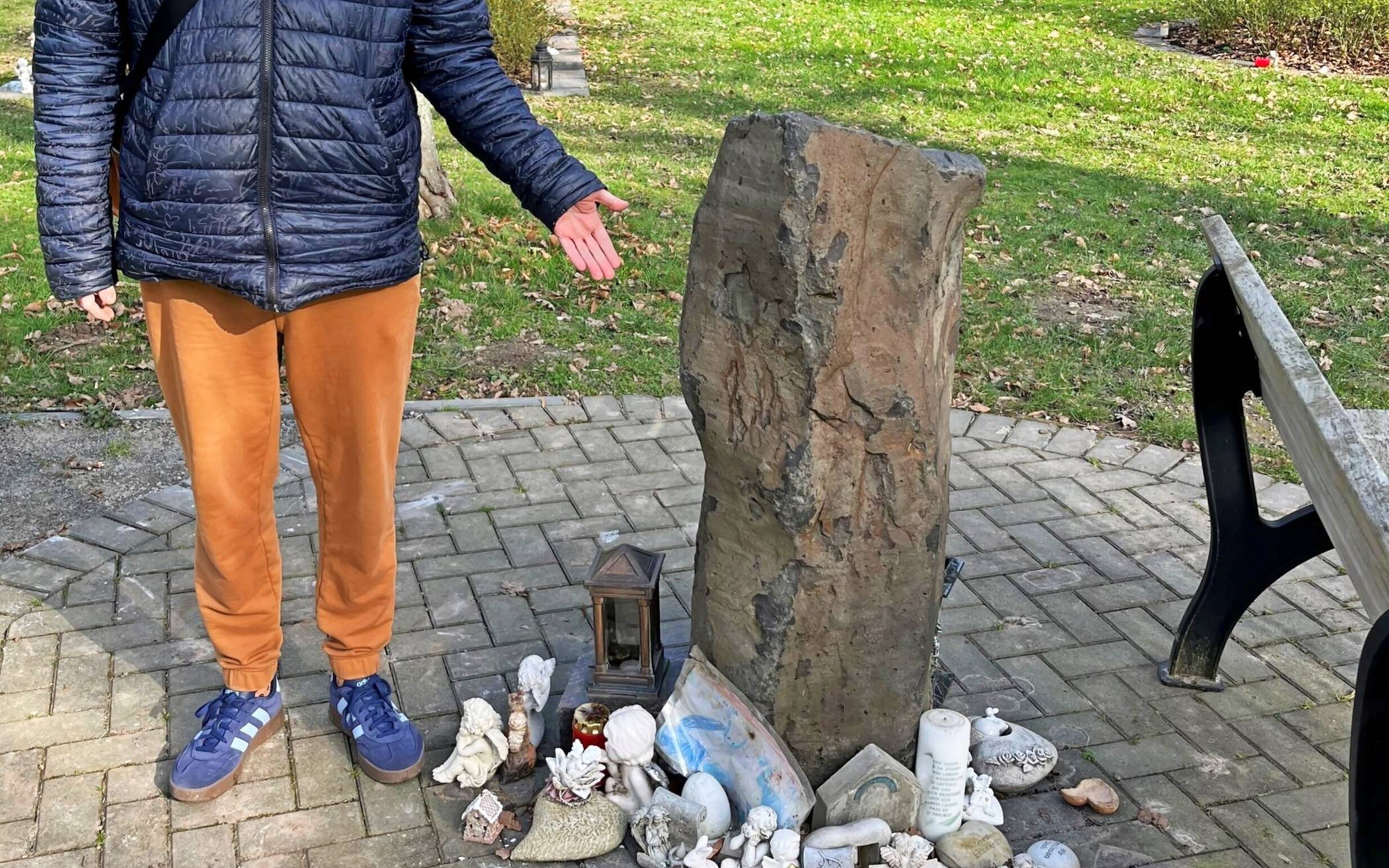 "Gendenkfläche? Ich nenn es Trümmerhaufen", sagt Andreas Klomps.