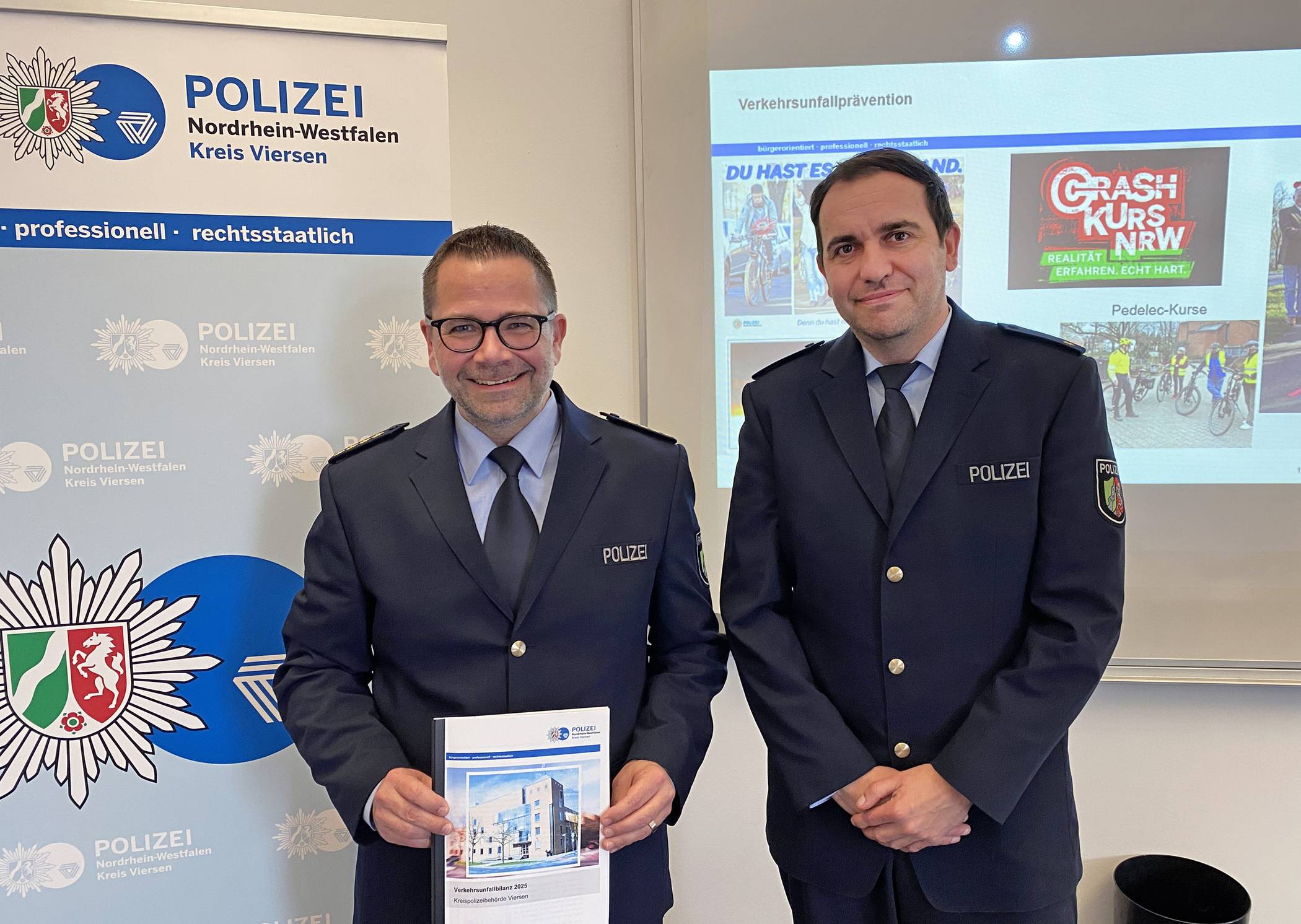 Der Leitende Polizeidirektor Sebastian Wessel (l.) und der Leiter der Direktion Verkehr Martin Peiffer, stellten die Zahlen vor. 