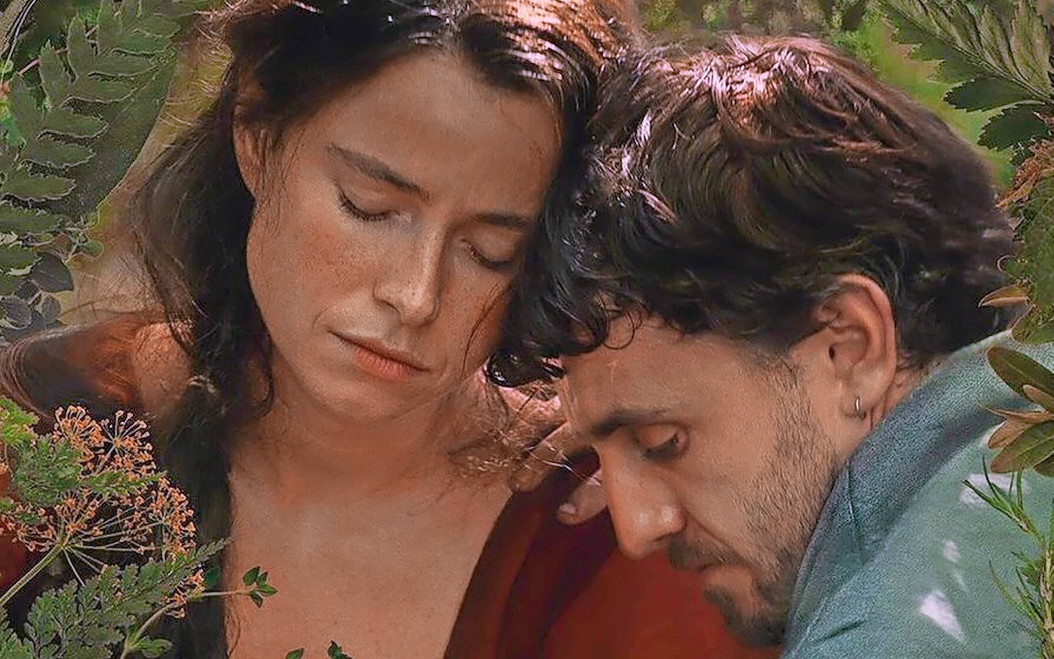 William Shakespeare (Paul Mescal) verliebt sich in Agnes (Jessie Buckley). 