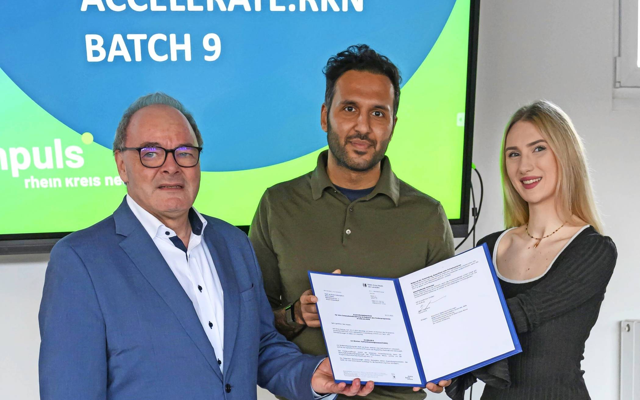 Bei der Übergabe des Förderbescheids (v.l.):