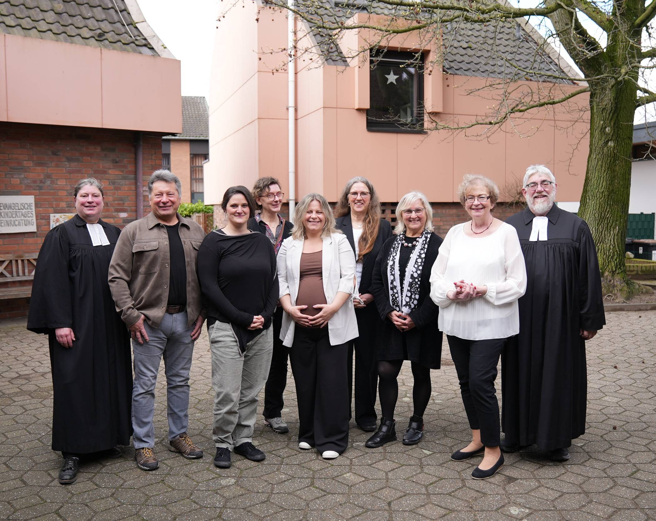  Die Ev. Kirchengemeinde Schwafheim hat ein neues Presbyterium (v.l.): Kirsten-Luisa Wegmann, Frank Tresp, Lara Kleinpeter, Karima Rusche, Jennifer Heckes, Jutta Esser, Marianne Damrau, Ute Brechtken und Thomas Koch. 