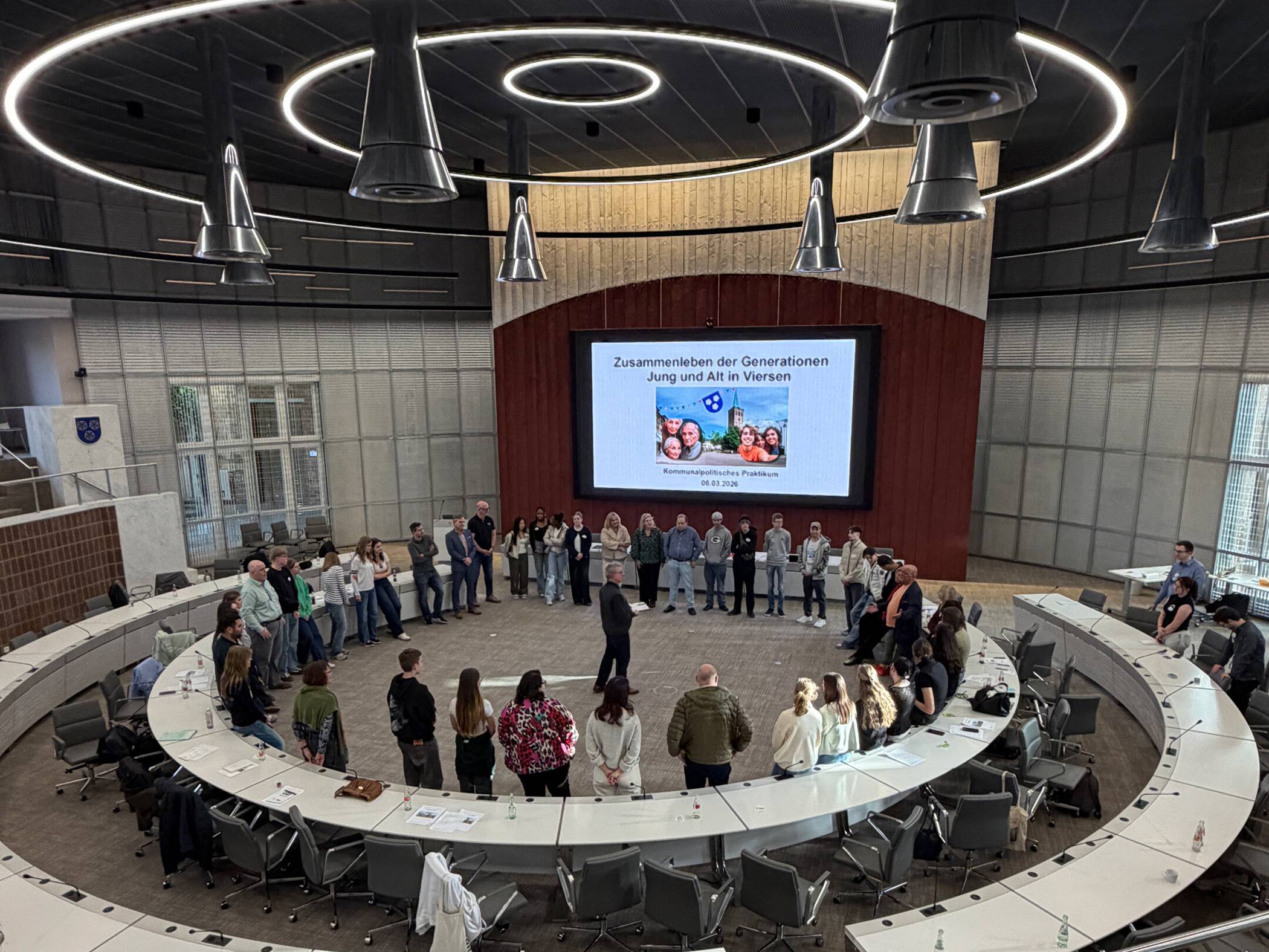  Abschluss des diesjährigen Kommunalpolitischen Praktikums der Stadt Viersen im Forum. 