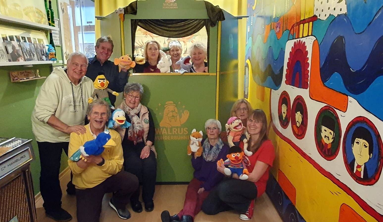 Das Team der neuen Puppenbühne „Walrus Wunderbühne“.