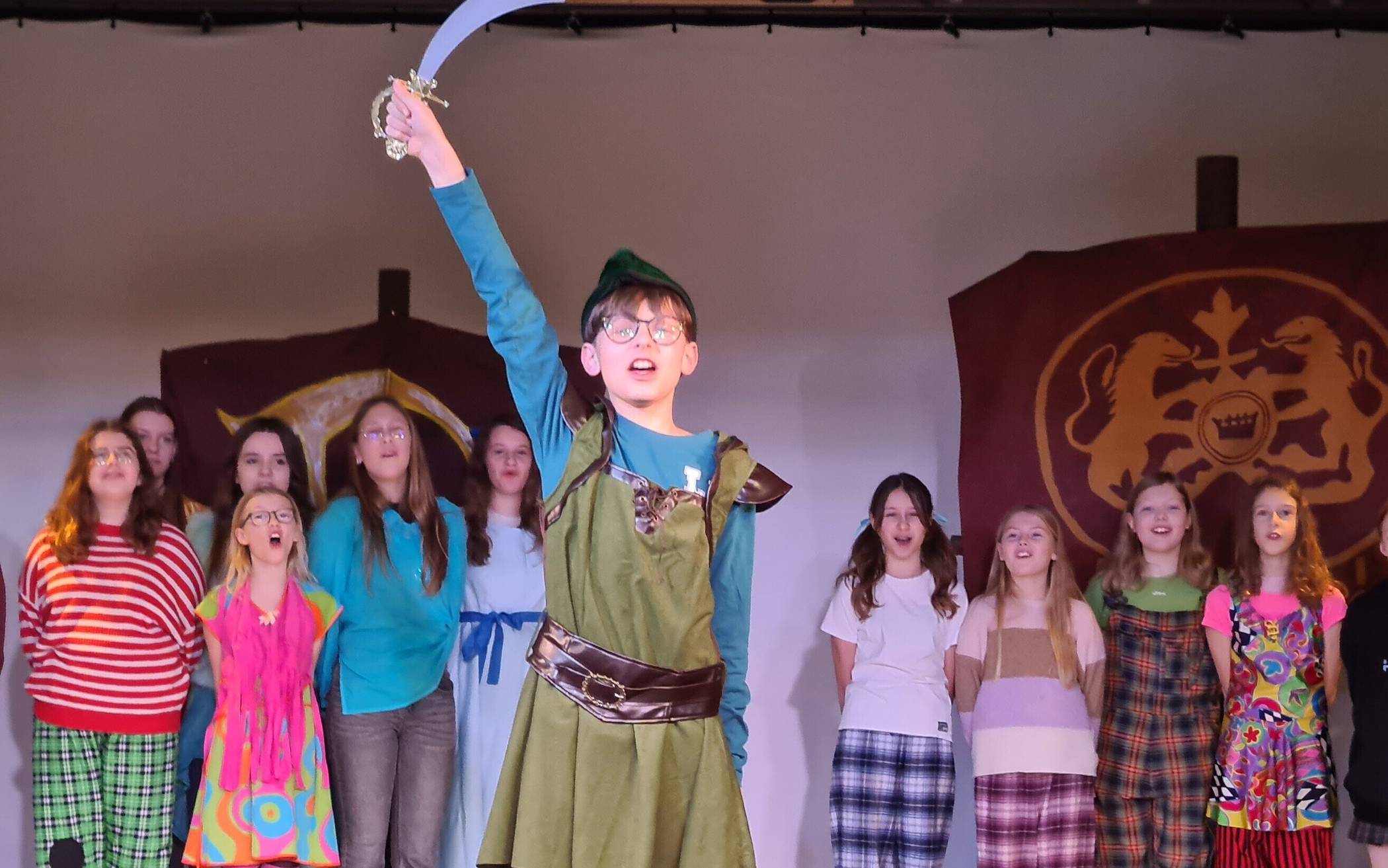  Am kommenden Mittwoch ist die Premiere von „Peter Pan und Wendy im Nimmerland“ in der Robert-Schuman-Europaschule. Karten (kostenlos) gibt‘s in der RSE.  