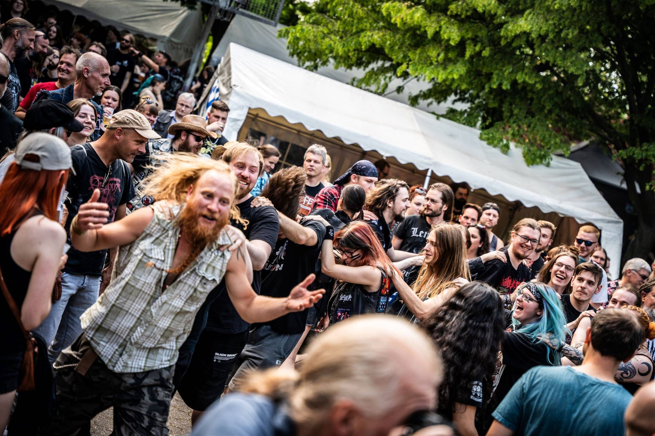  Das Metal-Festival „Rage Against Racism“ setzt seit mehr als 20 Jahren als kostenfreies Open-Air-Event in Duisburg ein lautes Zeichen gegen Rassismus. Foto: Toto/Archiv 