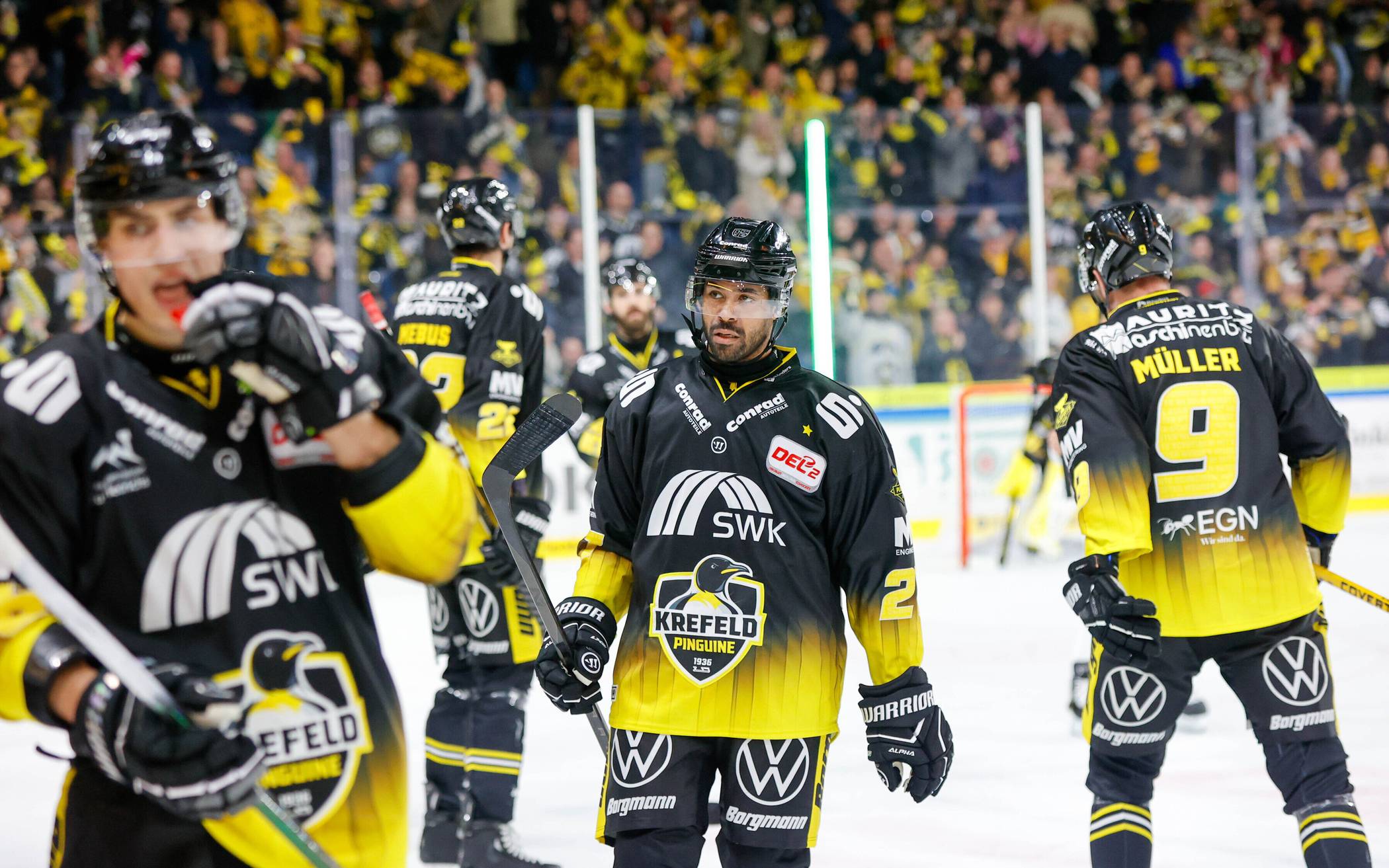 Pinguine siegen in Spiel 1 mit 4:1