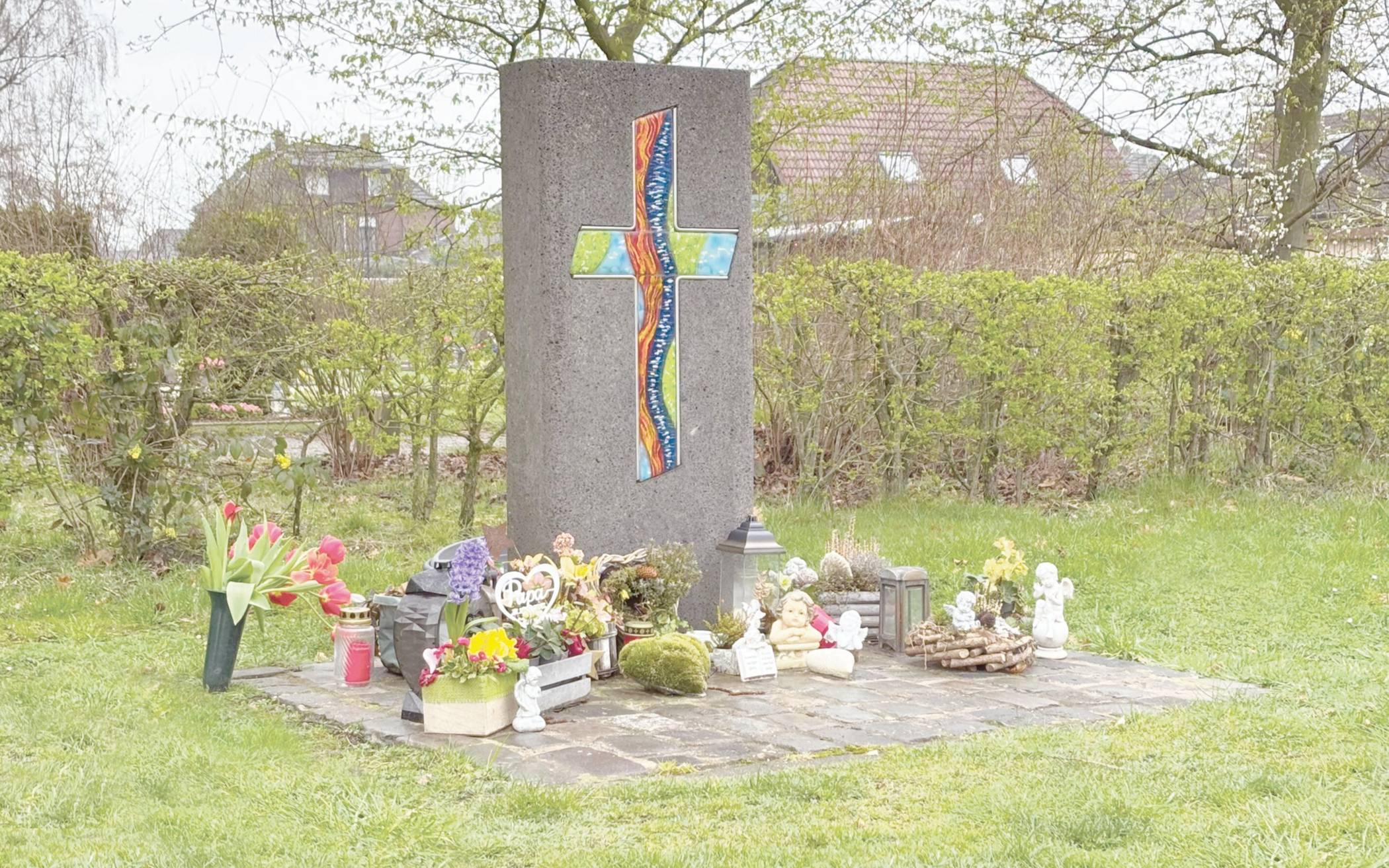 Die Pflege, z. B. Rasenmähen, übernimmt