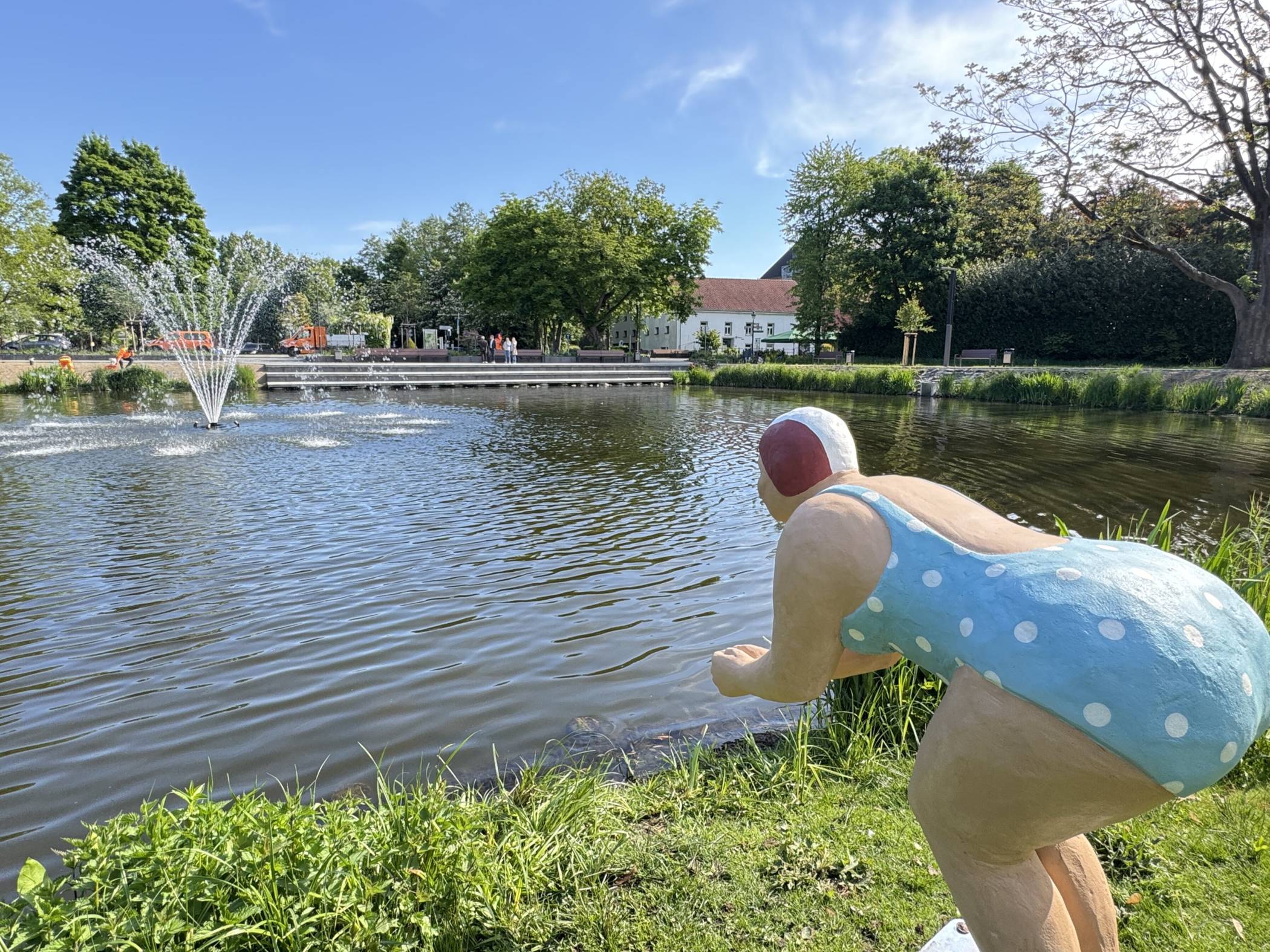  Vier „Alltagsmenschen“ haben nun dauerhaft eine Heimat im Wegberger Stadtpark gefunden.   