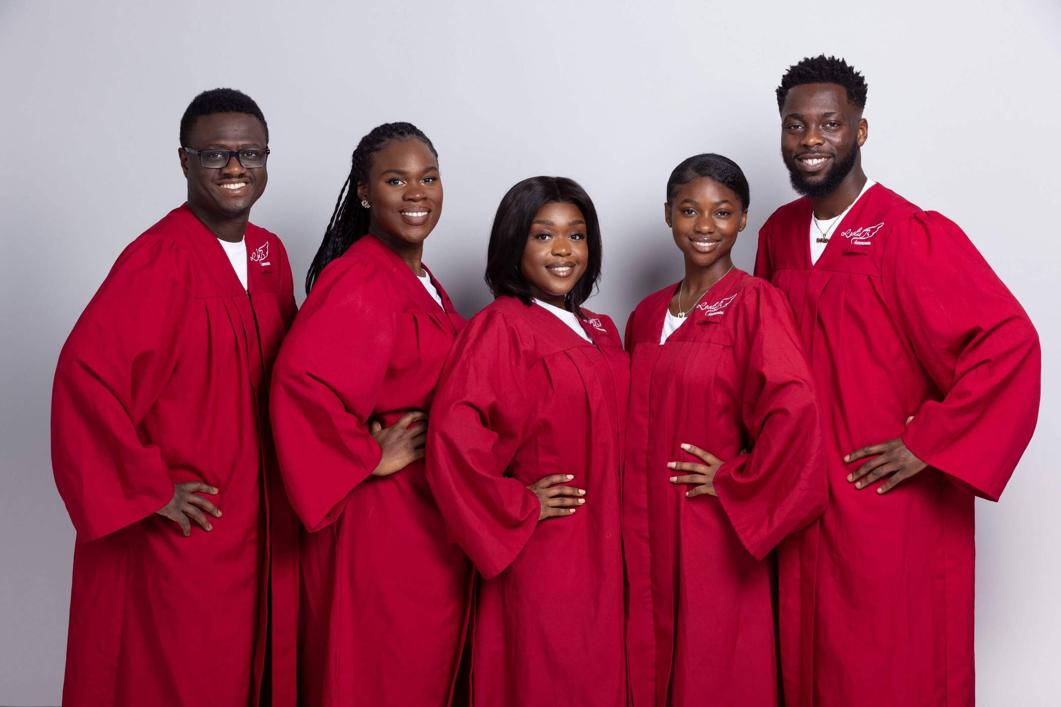 Der Gospelchor Leslie B. Harmonies gestaltet den 18 Uhr-Abendgottesdienst musikalisch. 