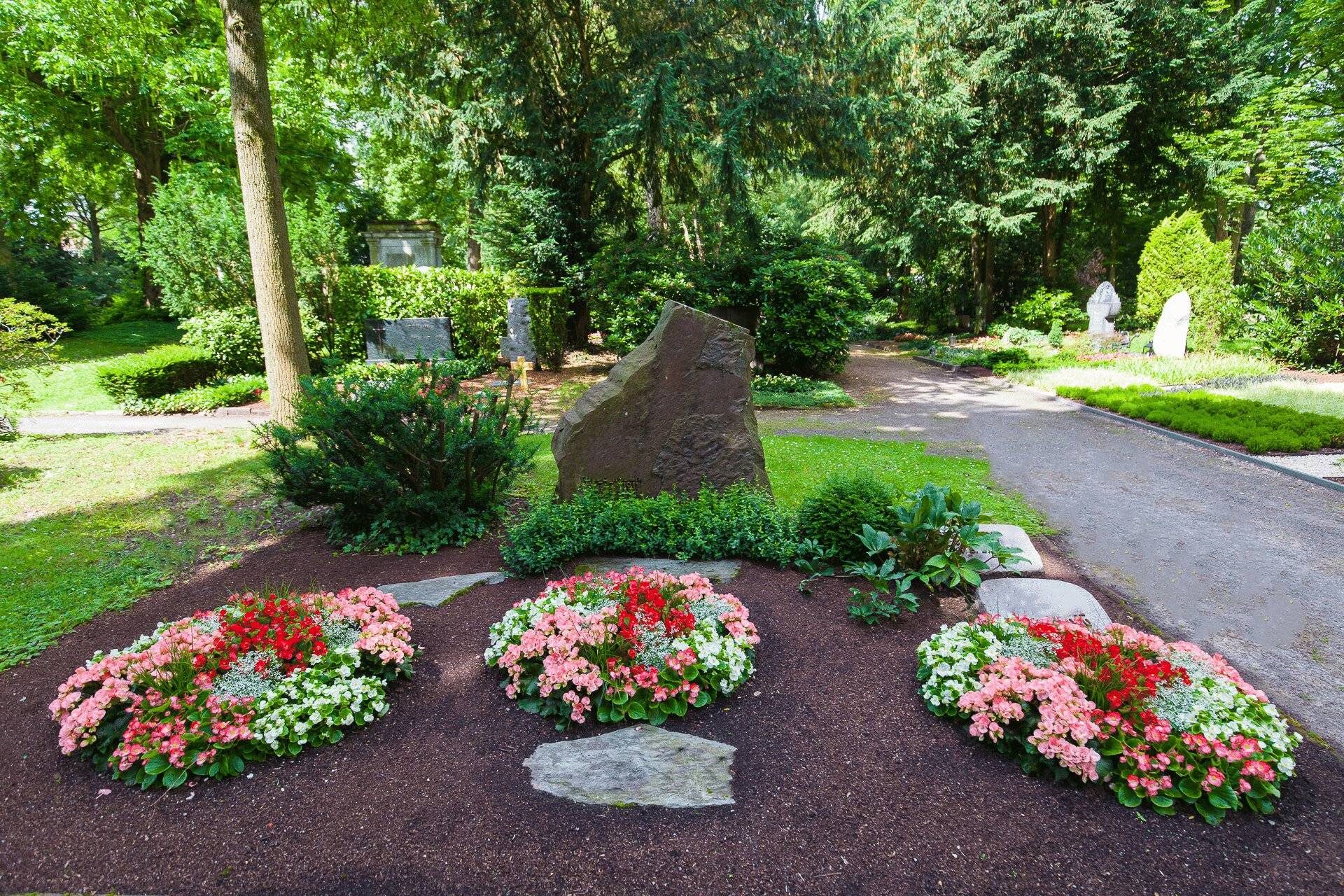 mags überprüft Grabmale auf den städtischen