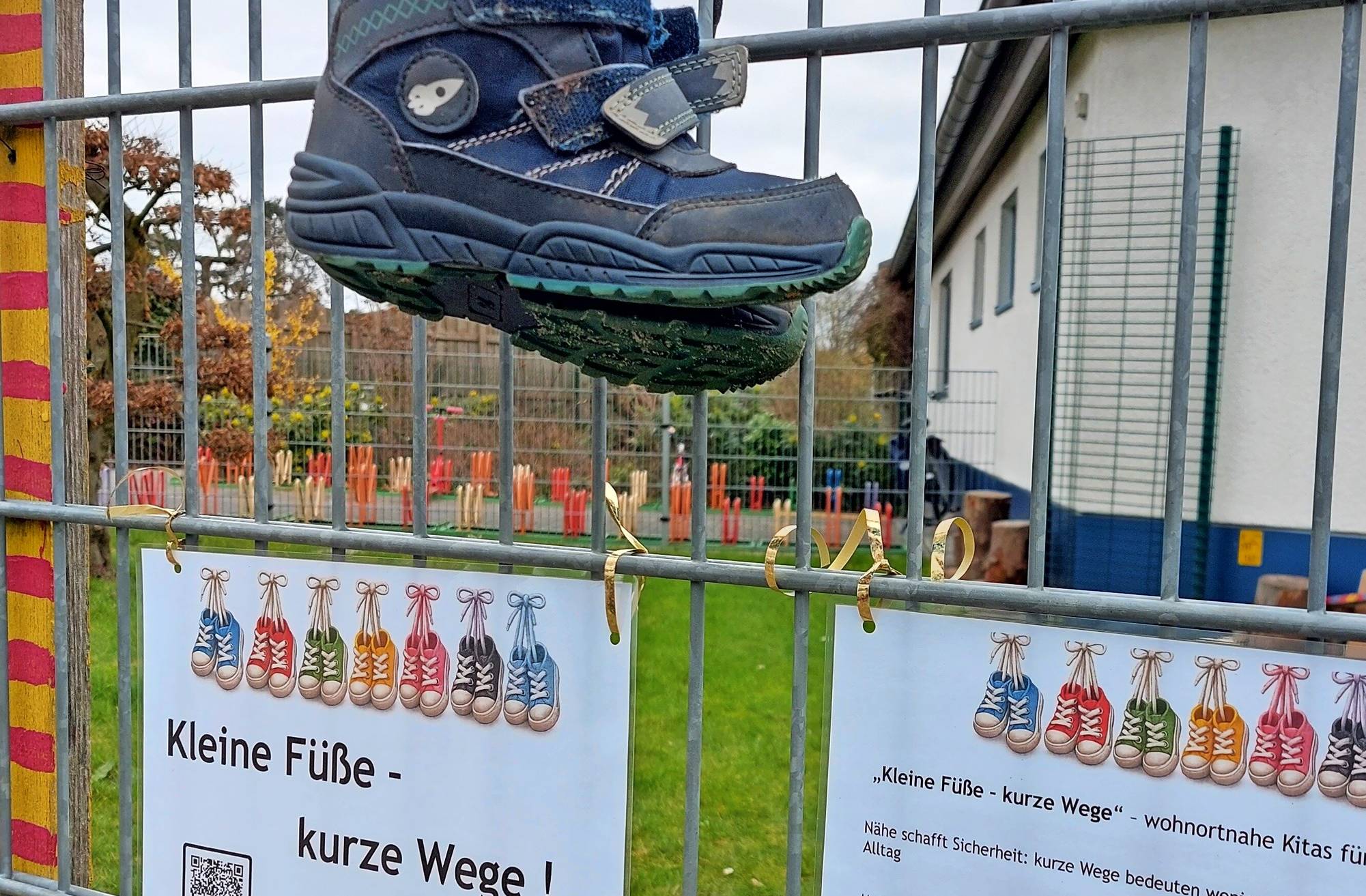 „Kleine Füße - kurze Wege“ heißt die Aktion der Eltern.  