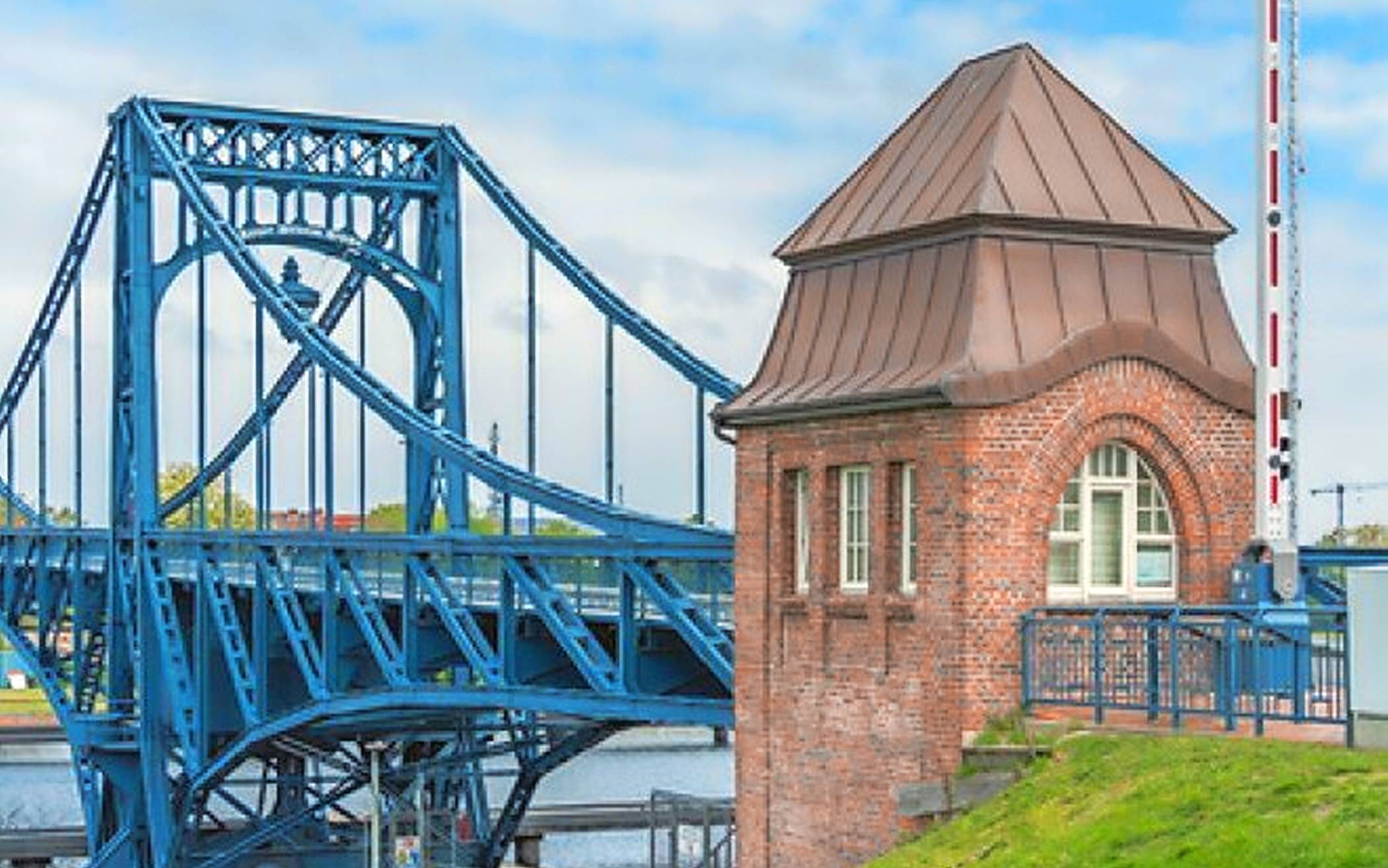 Die Kaiser-Wilhelm-Brücke in Wilhemshaven. 