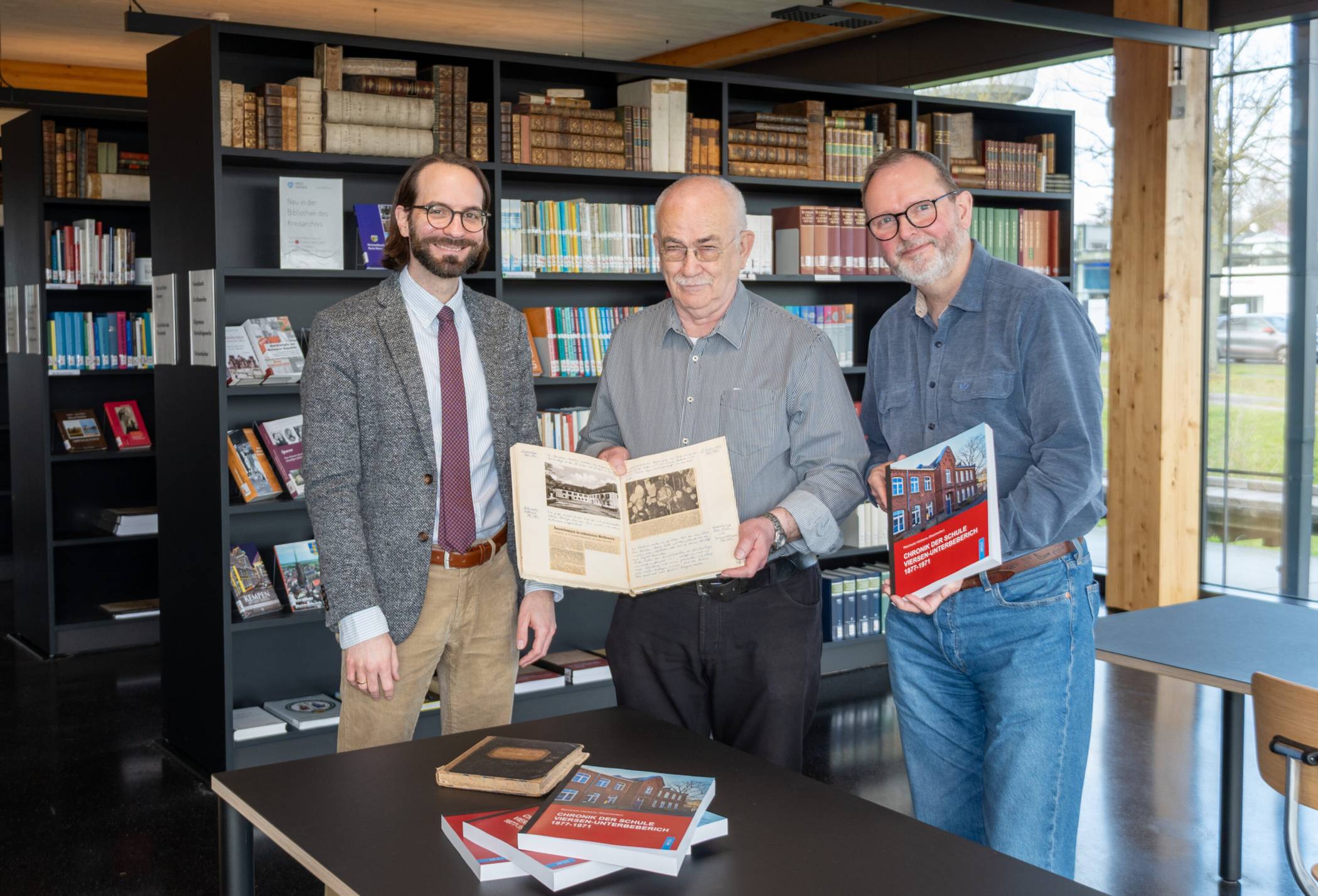 Vorstellung der Chronik der Schule Viersen-Unterbeberich.