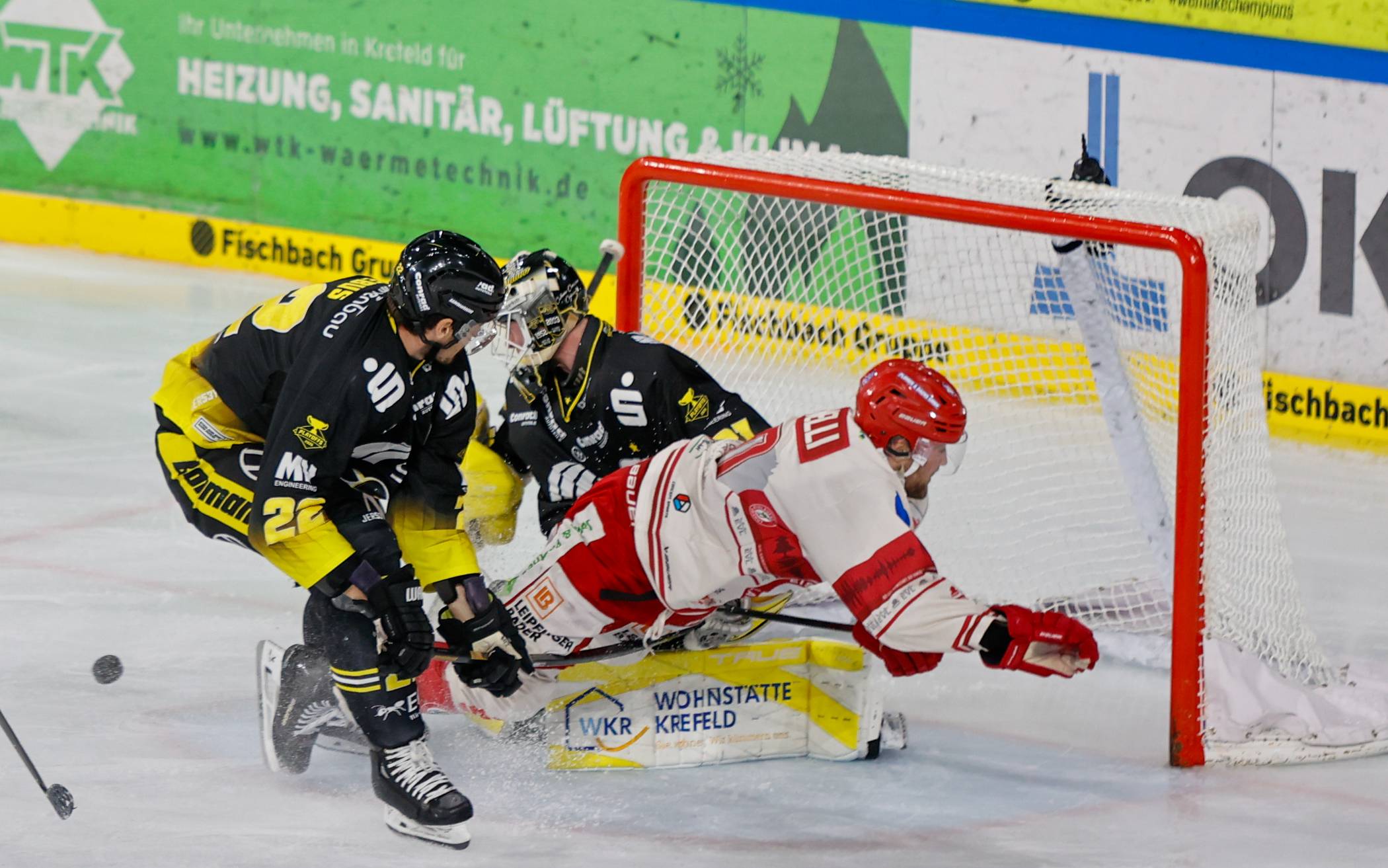 Pinguine siegen im Heimspiel gegen EV Landshut mit 5:2