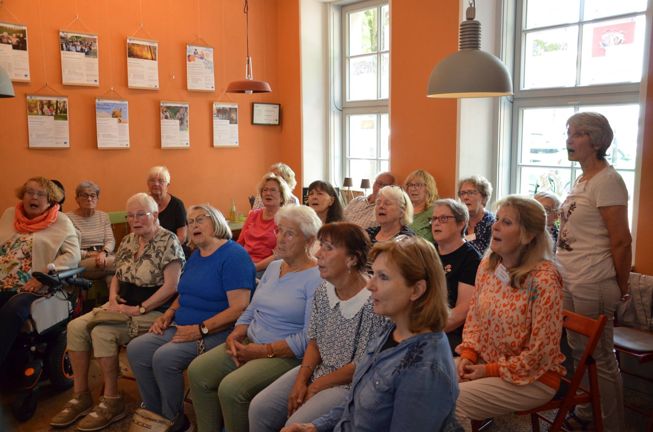 Das bestehende Mitsing-Angebot „Die Stimmkonfettis“ sucht Unterstützung. 