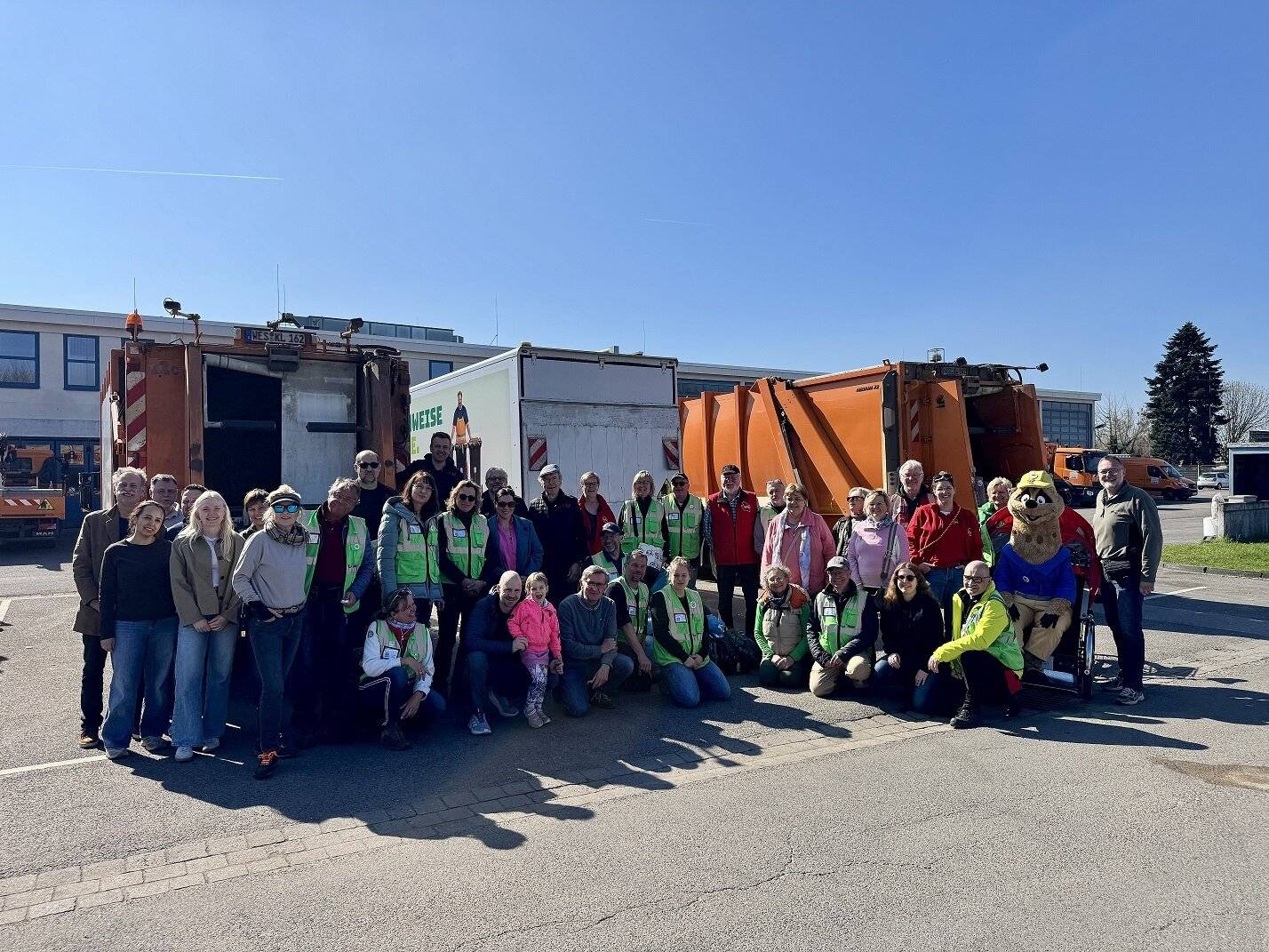 Unter dem Motto „Aufheben statt aufregen“ hatte die Stadt Kamp-Lintfort auch in diesem Jahr wieder zum traditionellen Müllsammeltag eingeladen.
