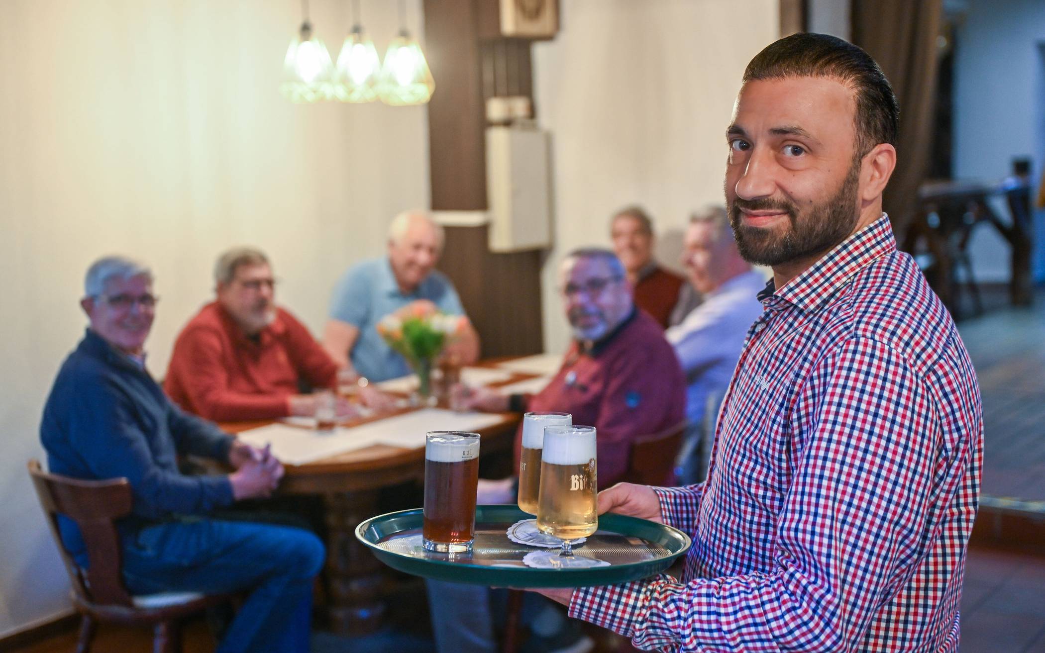 Gastronom Matthias Yaramis hat das Casa Schieven an der Königsheide 36 in Schiefbahn neu eröffnet und freut sich, gemütliche Gastlichkeit anbieten zzu können.  
