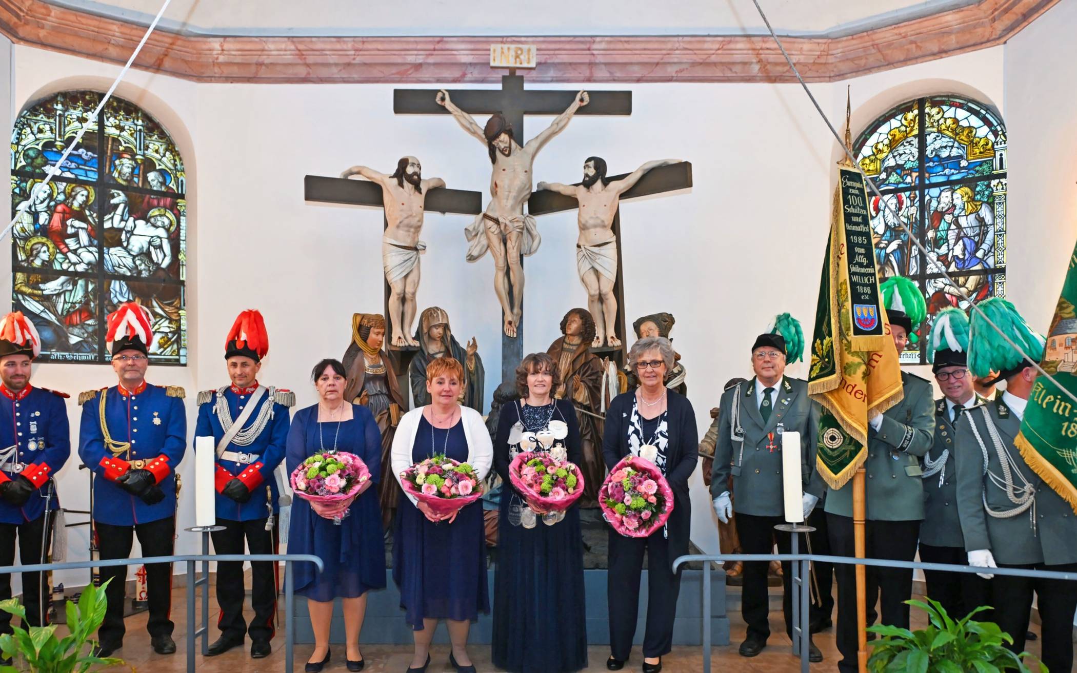 In einer feierlichen Zeremonie wurde am vergangenen Samstag Johanna Peter zur ersten Königin des Schützenvereins Klein Jerusalem in der Kapelle Klein Jerusalem in Neersen gekrönt. Ihr zur Seite stehen Rosi Hilter las Königsoffizier, Karin Brähler als 1. Ministerin, Manuela Gietmanns als 2. Ministerin.   