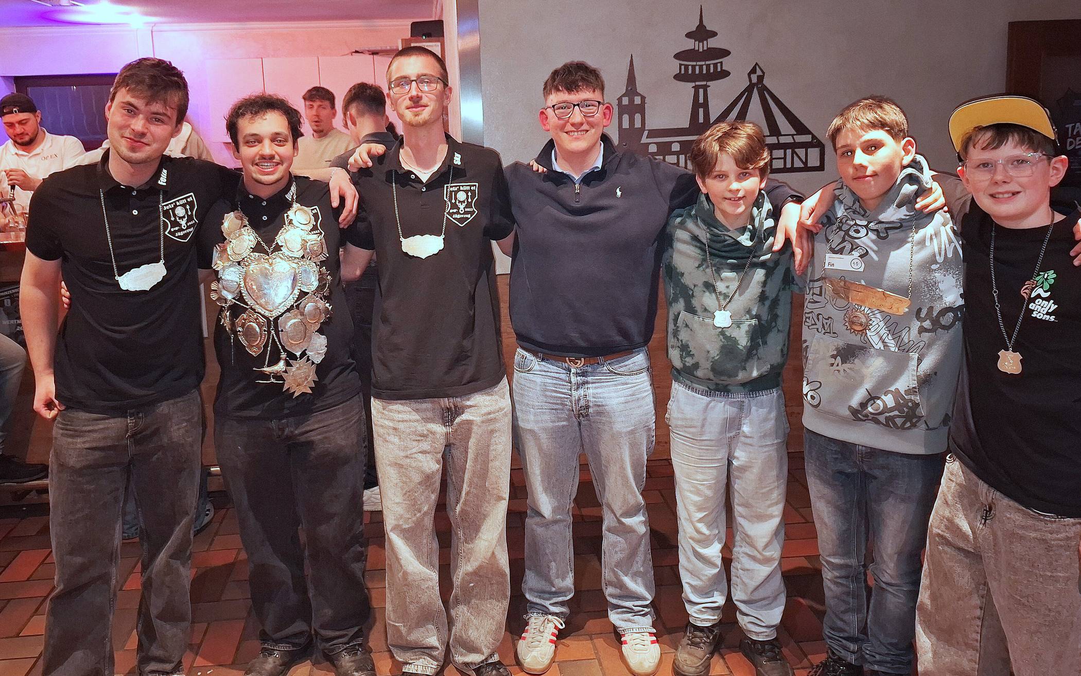  Felix Mertens, Jungschützenprinz Justus Lauer, Sky Heilmann, Jungschützenmeister Felix Hannen, Erik Morgenstern, Schülerprinz Fin Scheffler, Mika Rutz.  