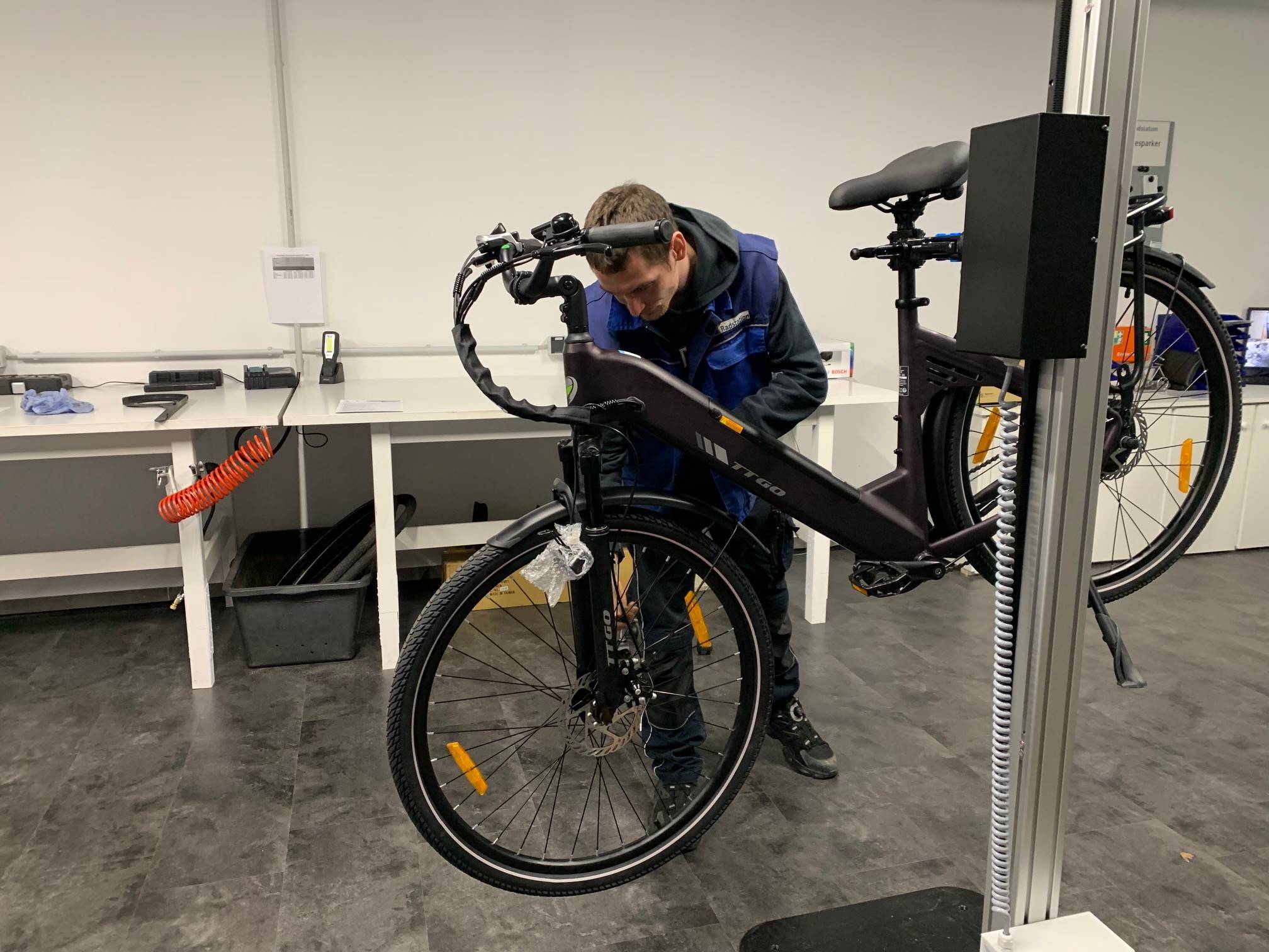  Am Montag, 30. März, wird die erweiterte Radstation am Hauptbahnhof Rheydt offiziell eröffnet.   