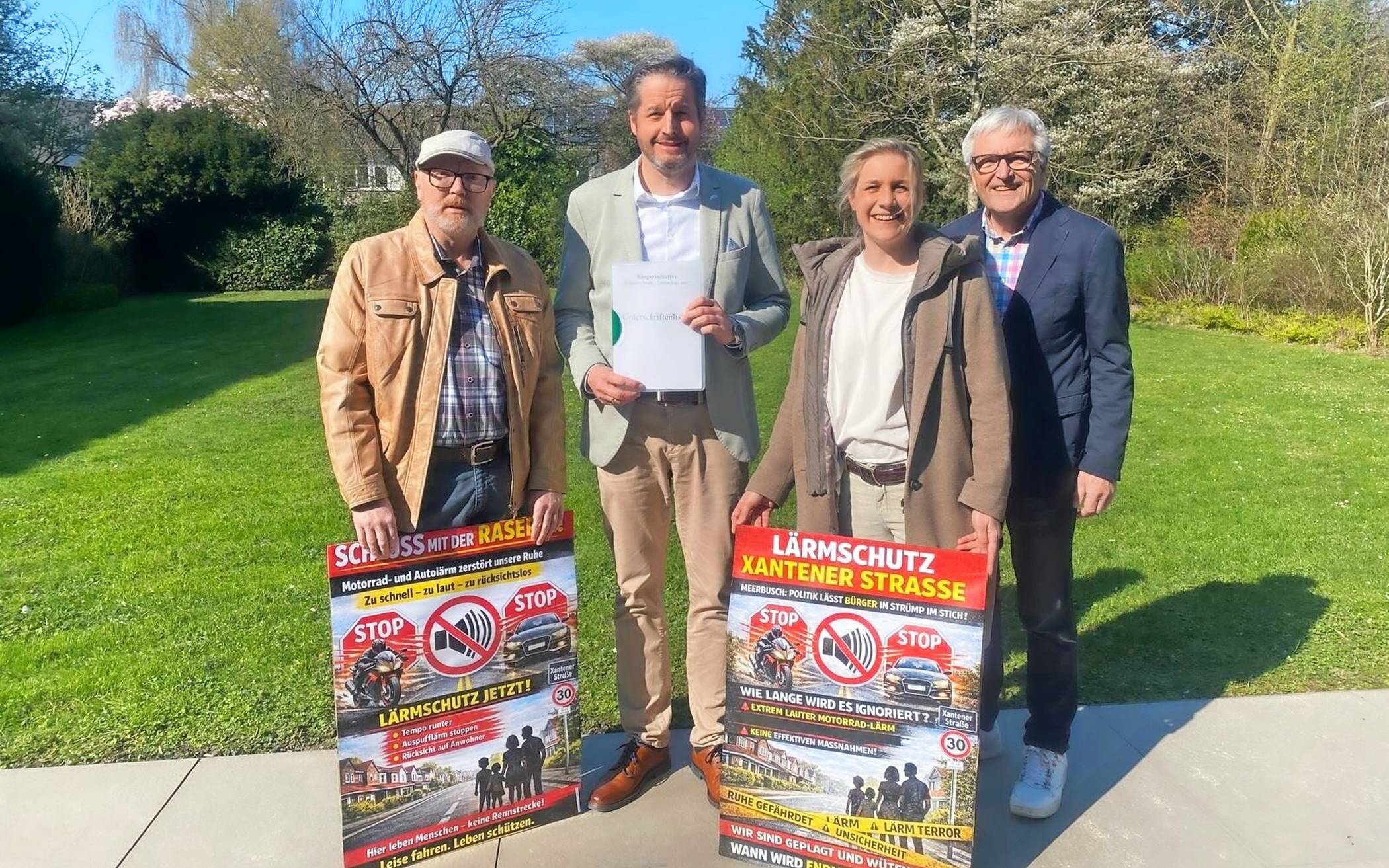  Übergabe der Unterschriften im Büdericher Rathausgarten (v.l.): Thomas Schmidt (Bürgerinitiative), Bürgermeister Christian Bommers, Rebekka Möller und Wolfgang Möller (beide „Kleene Strömper“). 