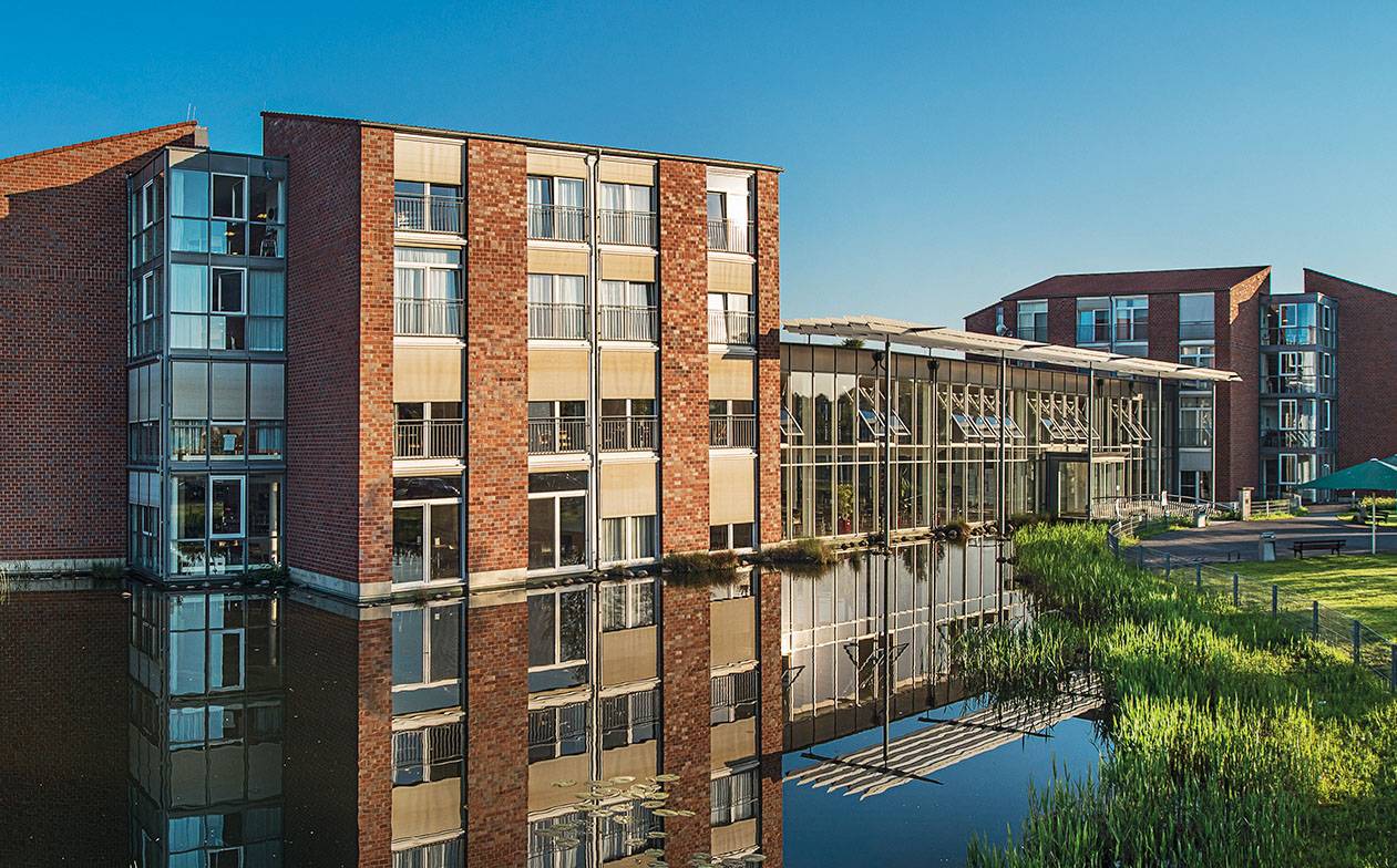In Foyer der St. Mauritius Therapieklinik in Osterath findet an Karsamstag ein Osterbasar statt. 