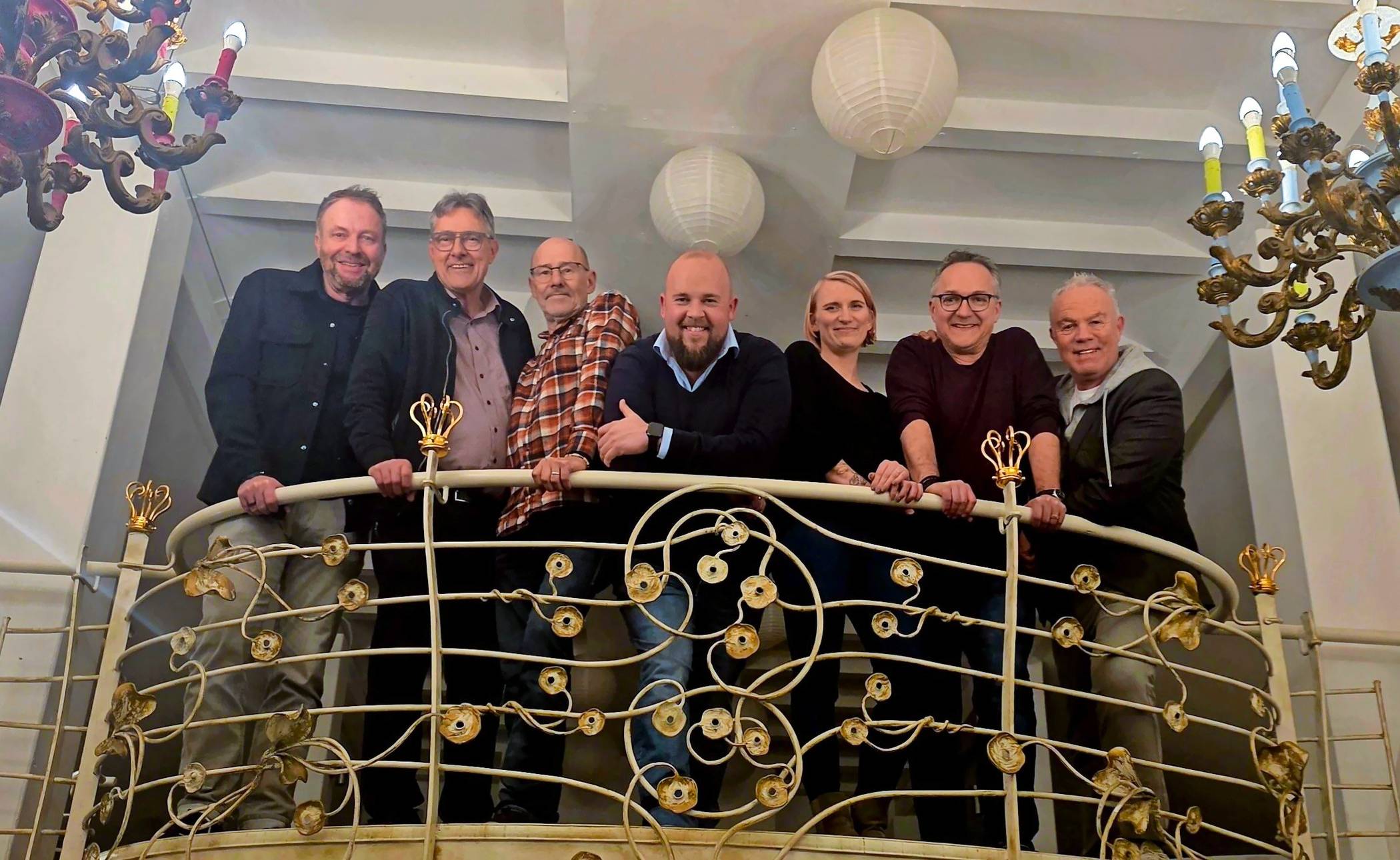   Seit fast 20 Jahren ein Team: Der Vorstand der Schiefbahner Werbegemeinschaft (von links) mit Markus Jungbluth (Beisitzer), Michael Lüdtke (Kassierer), Ulrich Witte, Björn Falk, Jennifer Franke (Beisitzer), Manuel Hesker (Geschäftsführer) und Rainer Höppner (alter und neuer 1. Vorsitzender).  