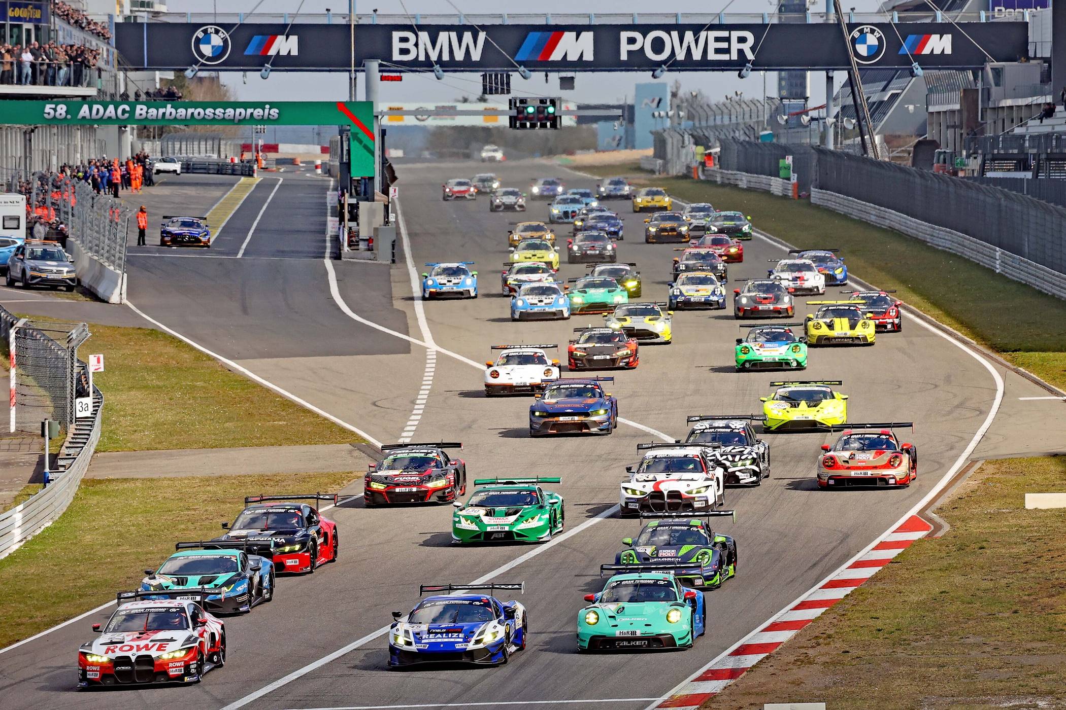 Duisburger Team auf Nürburgring dabei/Max Verstappen gewinnt