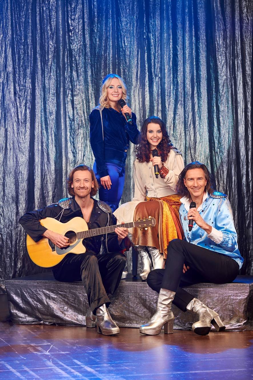 Live-Tributeshow Super ABBA: Unvergessliche Hits verbinden Generationen
