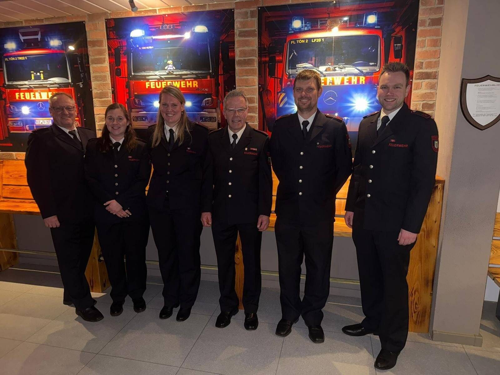  Der neue und der verabschiedete Vorstand: Markus Kothen (Beisitzer), Darleen Loyen (ehemalige Kassiererin), Silke Burgmer (Kassiererin), Klaus Kohnen (Vorsitzender), Patrick Loyen (ehemaliger Vorsitzender) und Niclas Roesges (Schriftführer, v.l.). 