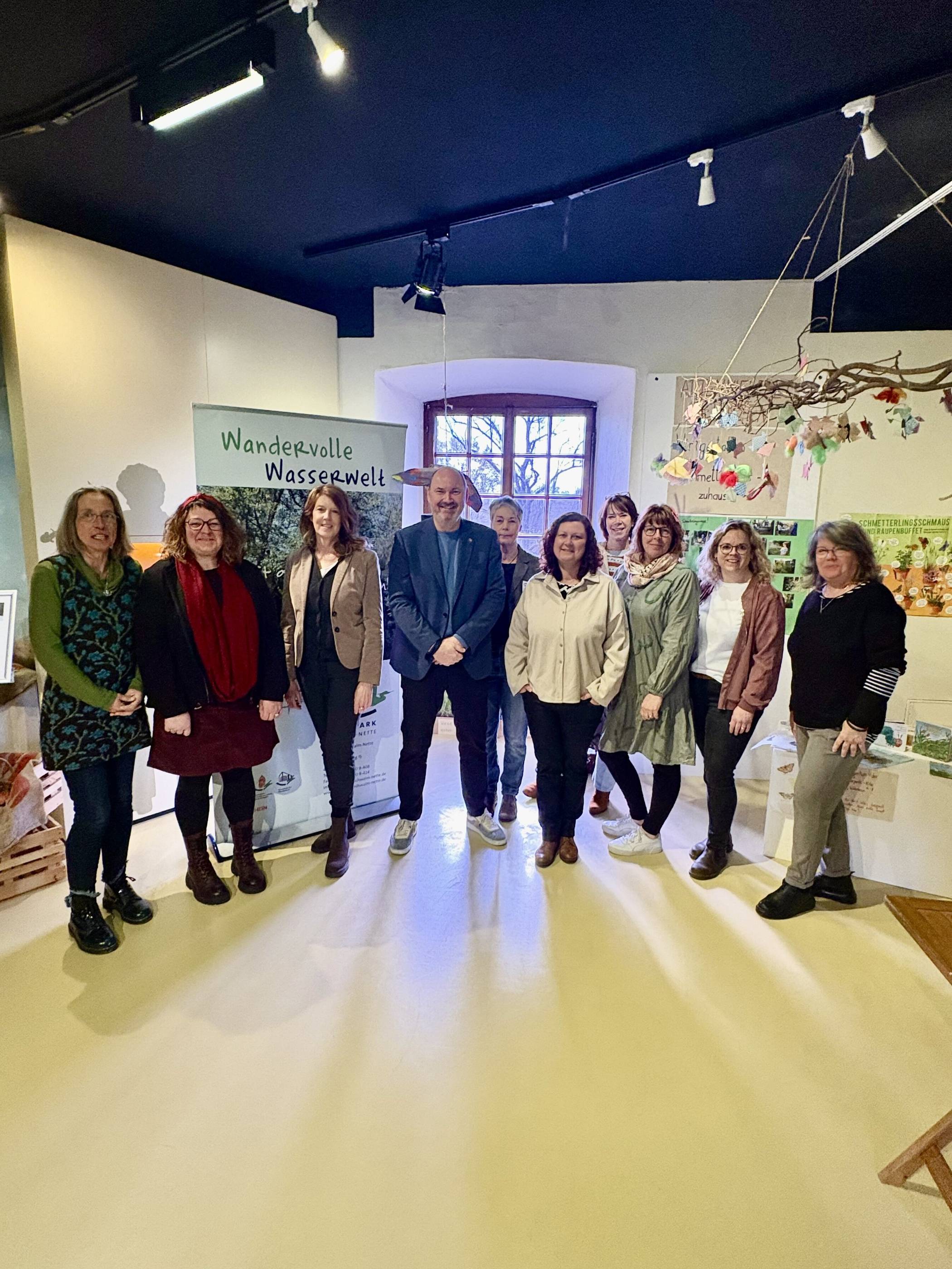  Bürgermeister Marcel Johnen und die Beteiligten bei der Eröffnung.   