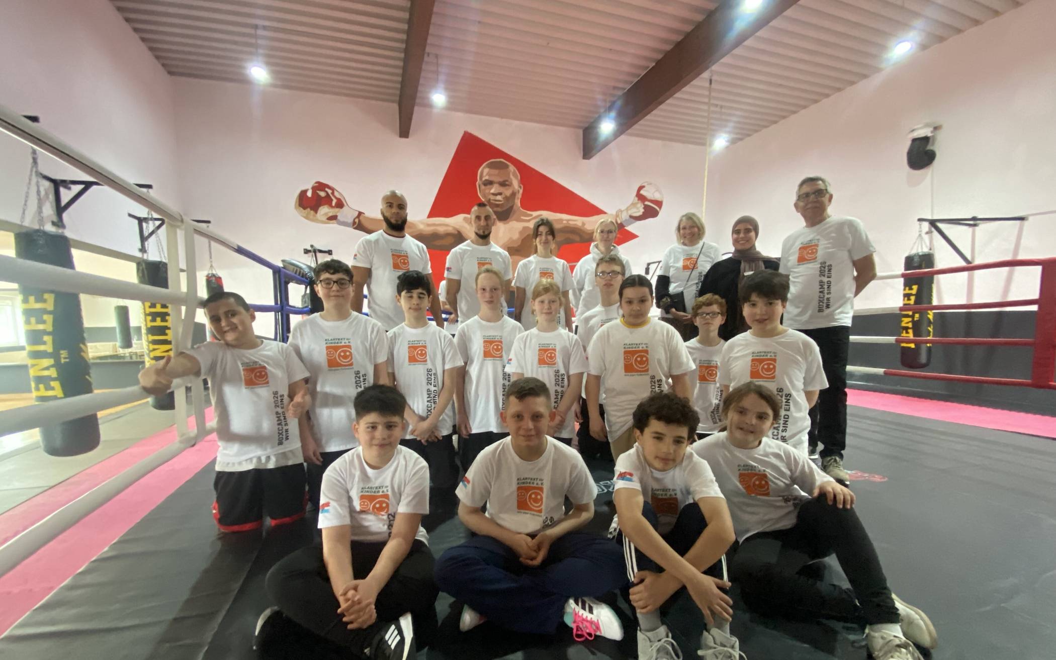  In den Osterferien nahmen 30 Kinder und Jugendliche im Alter von 7 bis 15 Jahren kostenfrei an einem Boxcamp im Boxclub Sparta e. V. in Kamp-Lintfort teil. Ermöglicht wurde das Camp durch den Verein „KLARTEXT für KINDER e. V.“. 