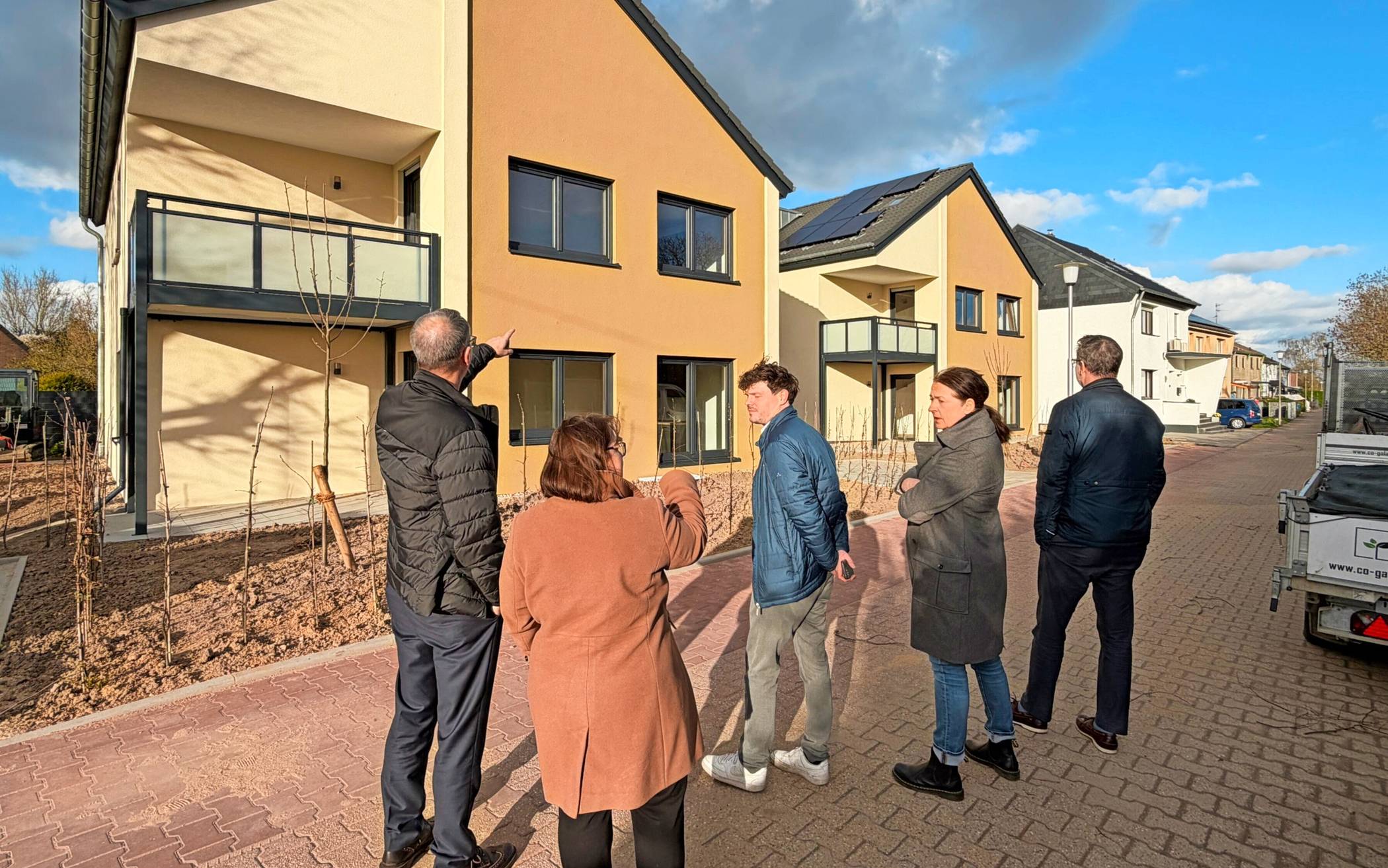  Die Willicher Grundstücksgesellschaft besucht fast fertiges Bauprojekt an der Zollstraße in Willich. Foto: Stadt Willich  