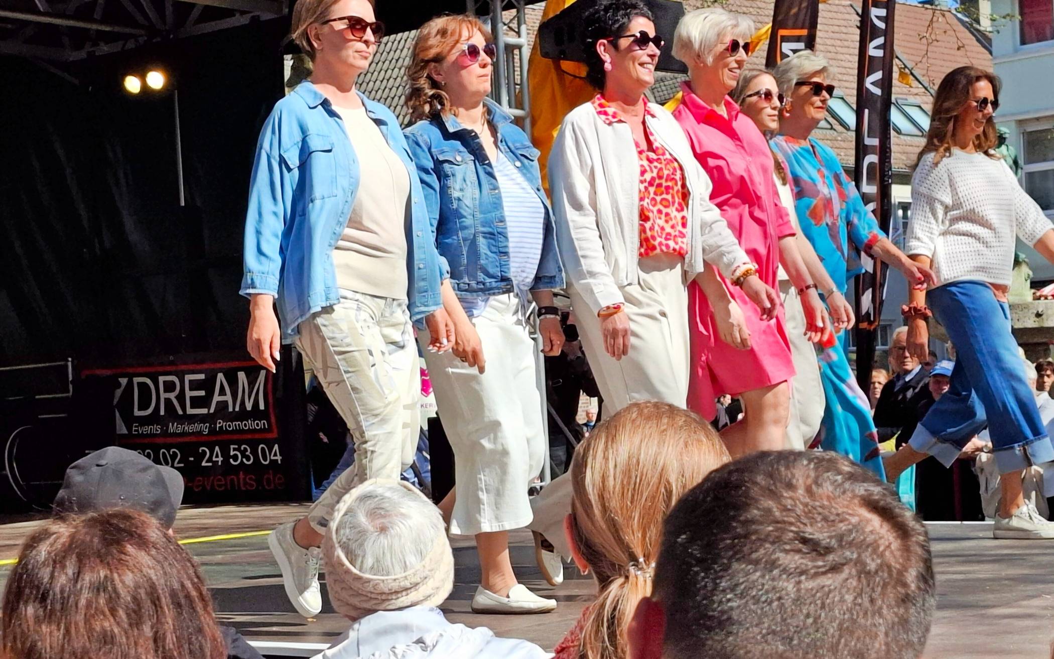 In Kempens „guter Stube“, auf dem Buttermarkt, werden wieder Moden- und Produktschauen geboten.   