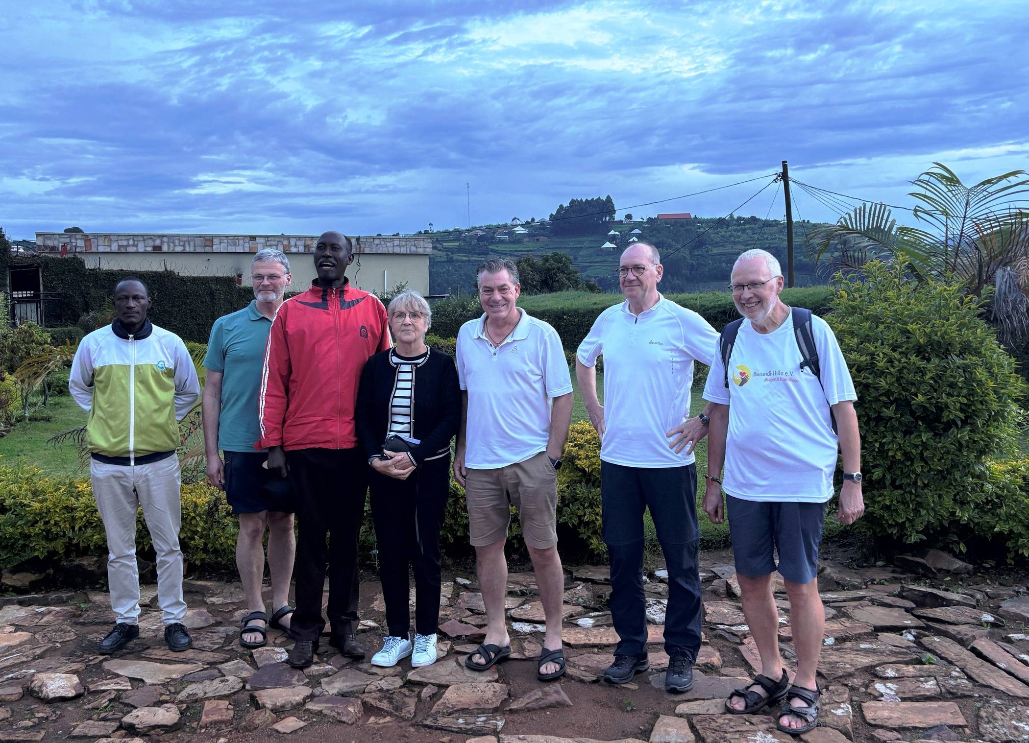Der Vorstand der Burundi-Hilfe e.V. mit den beiden Direktoren der Schule in Muramvya. 