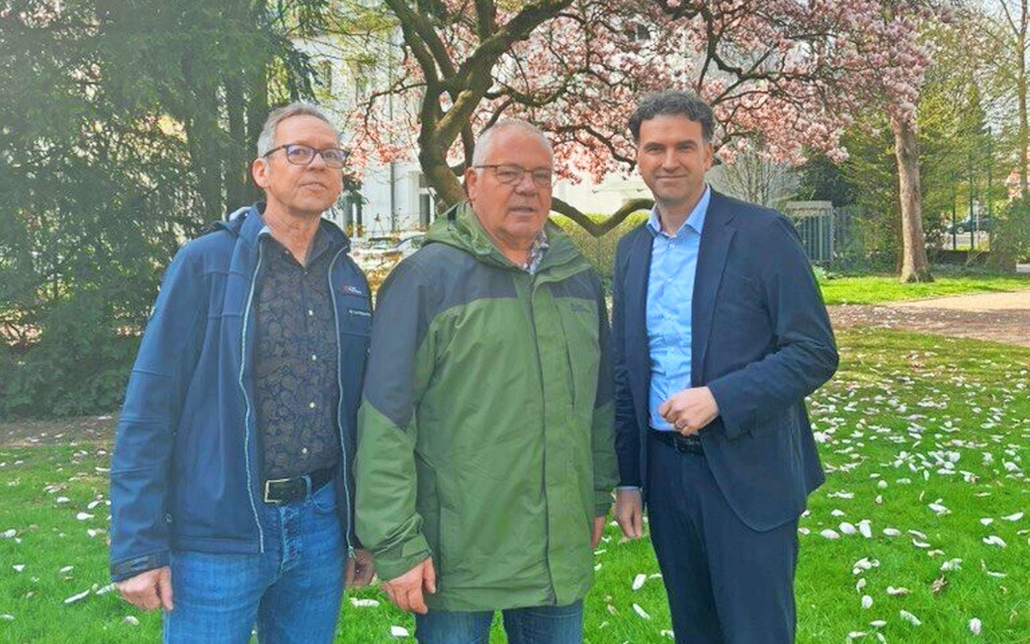  Freuen sich aufs 31. Parkfest (v.l.): Ralf Näbers (Osterather Turnverein), Stefan Mosch, (1. Vorsitzender pro Osterath e.V.) und Tafil Pufja (Geschäftsführer Stadtwerke Meerbusch). 