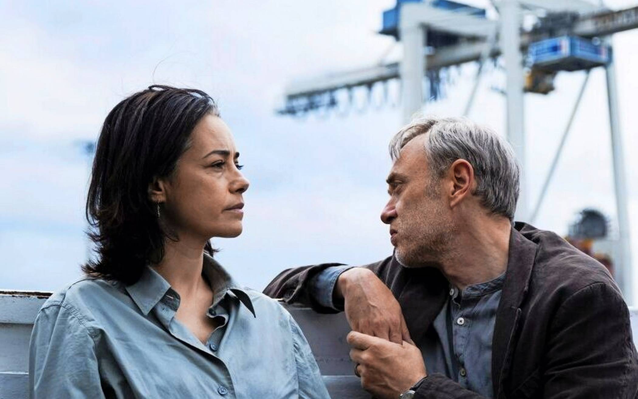 Derya (Özgü Namal) und Aziz (Tansu