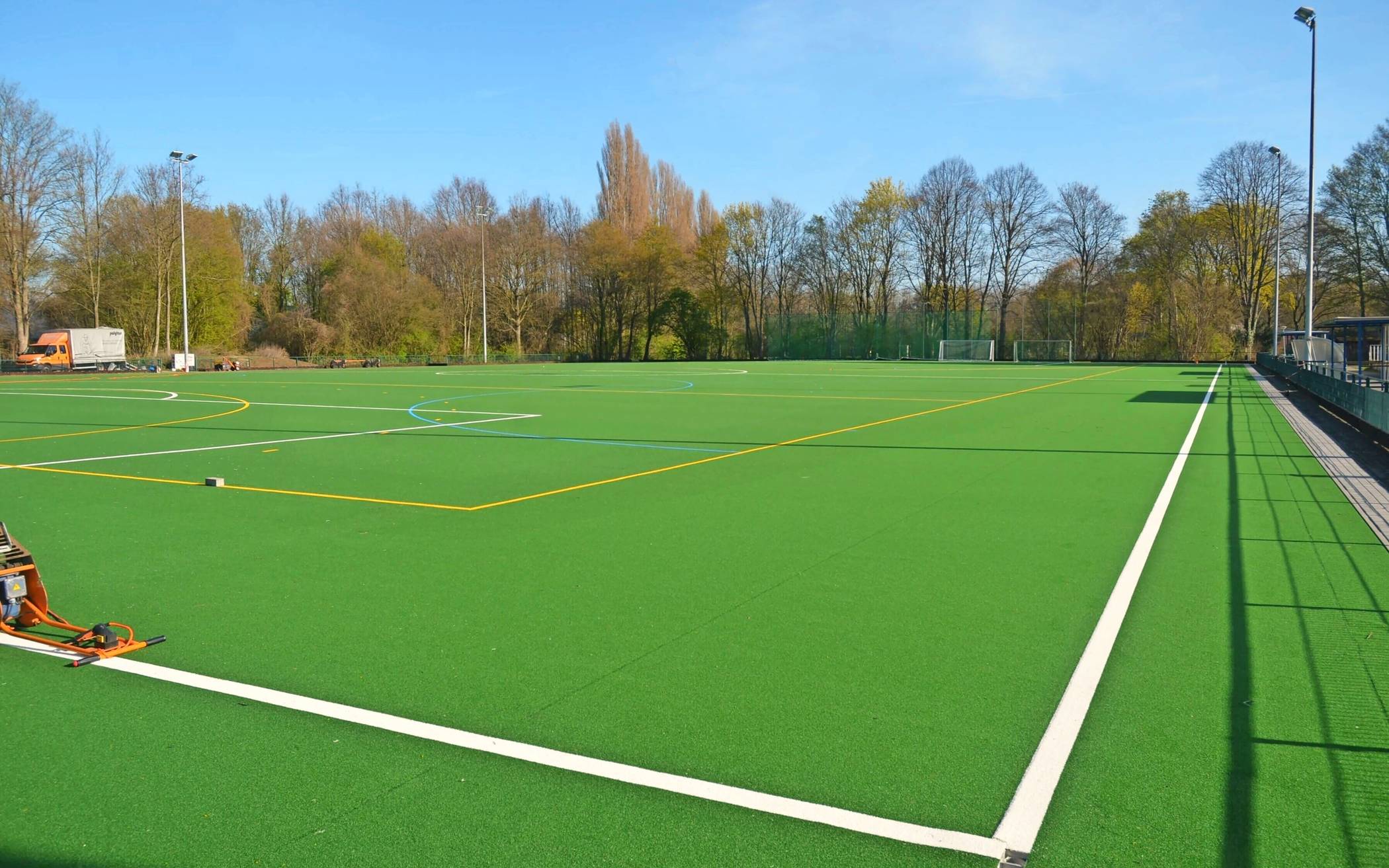 Sanierung beendet: der neue Kunstrasenplatz am Eisenbrand.   