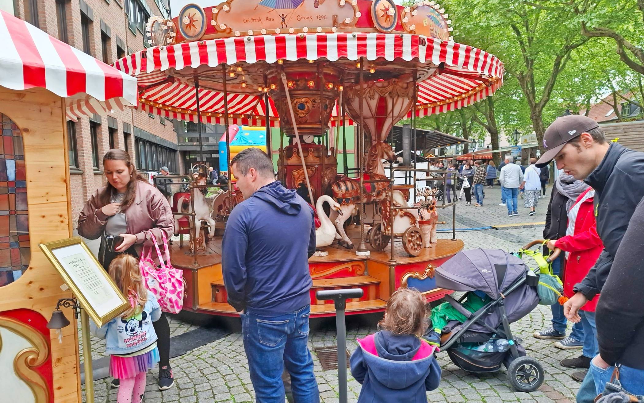An die Kinder ist bei allen Veranstaltungen gedacht: Auf sie warten viele Überraschungen wie dieses kleine Karussell.