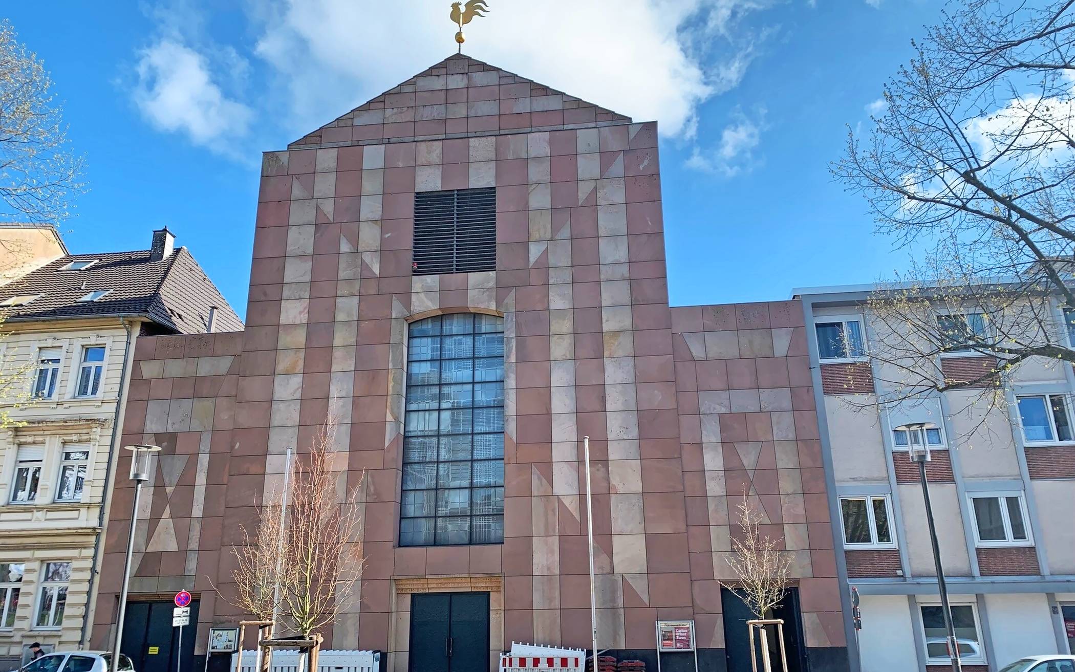  Aus der entwidmenten Kirche wird eine Kombination aus Büroräumen, einem Multifunktionsraum und dem Tagestreff für Wohnungslose. 
