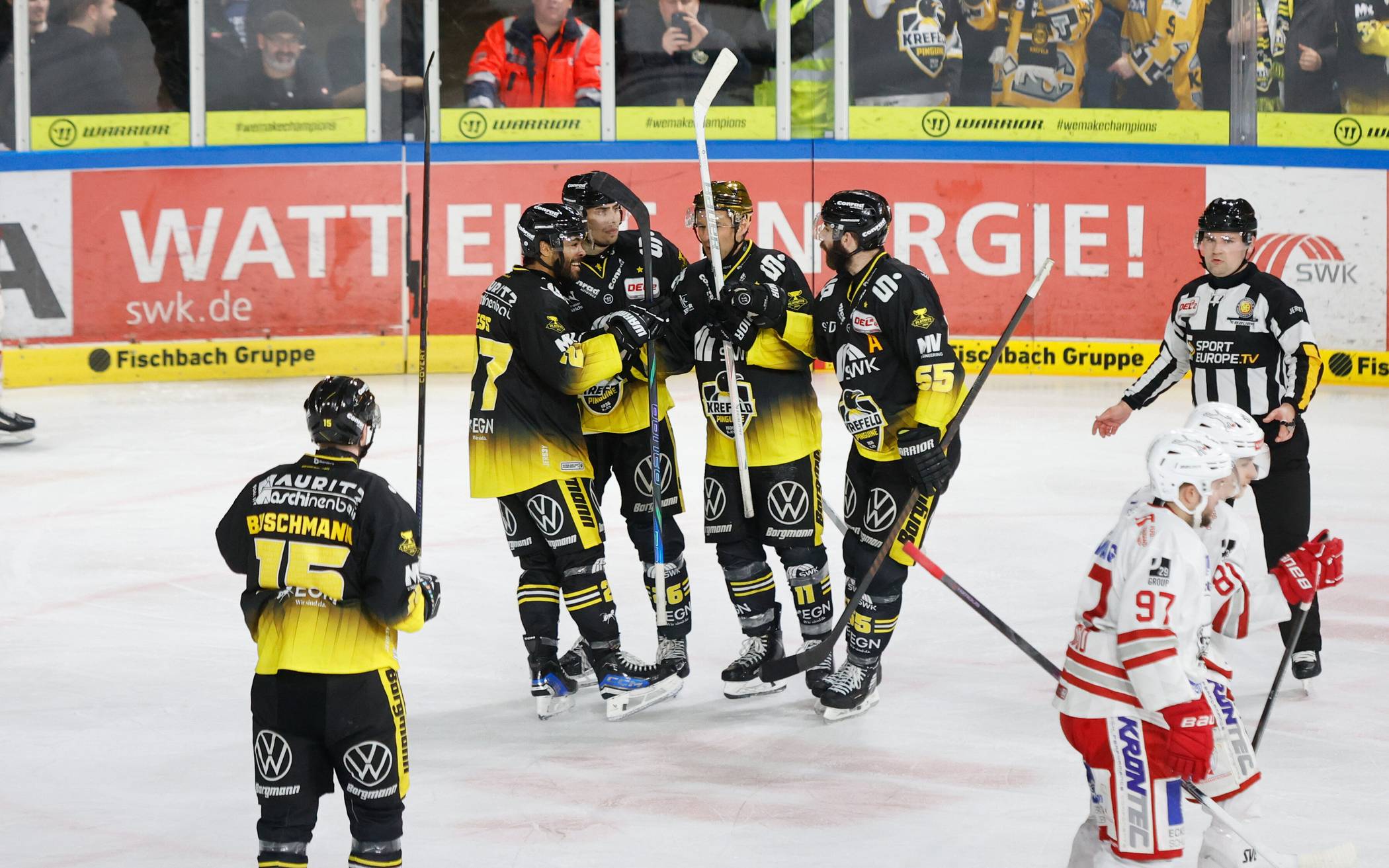 Erster Halbfinalsieg der Pinguine gegen Eisbären