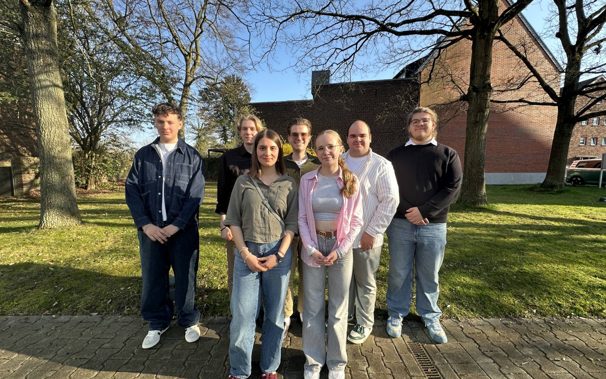 Die neue Jugendvertretung: hintere Reihe (